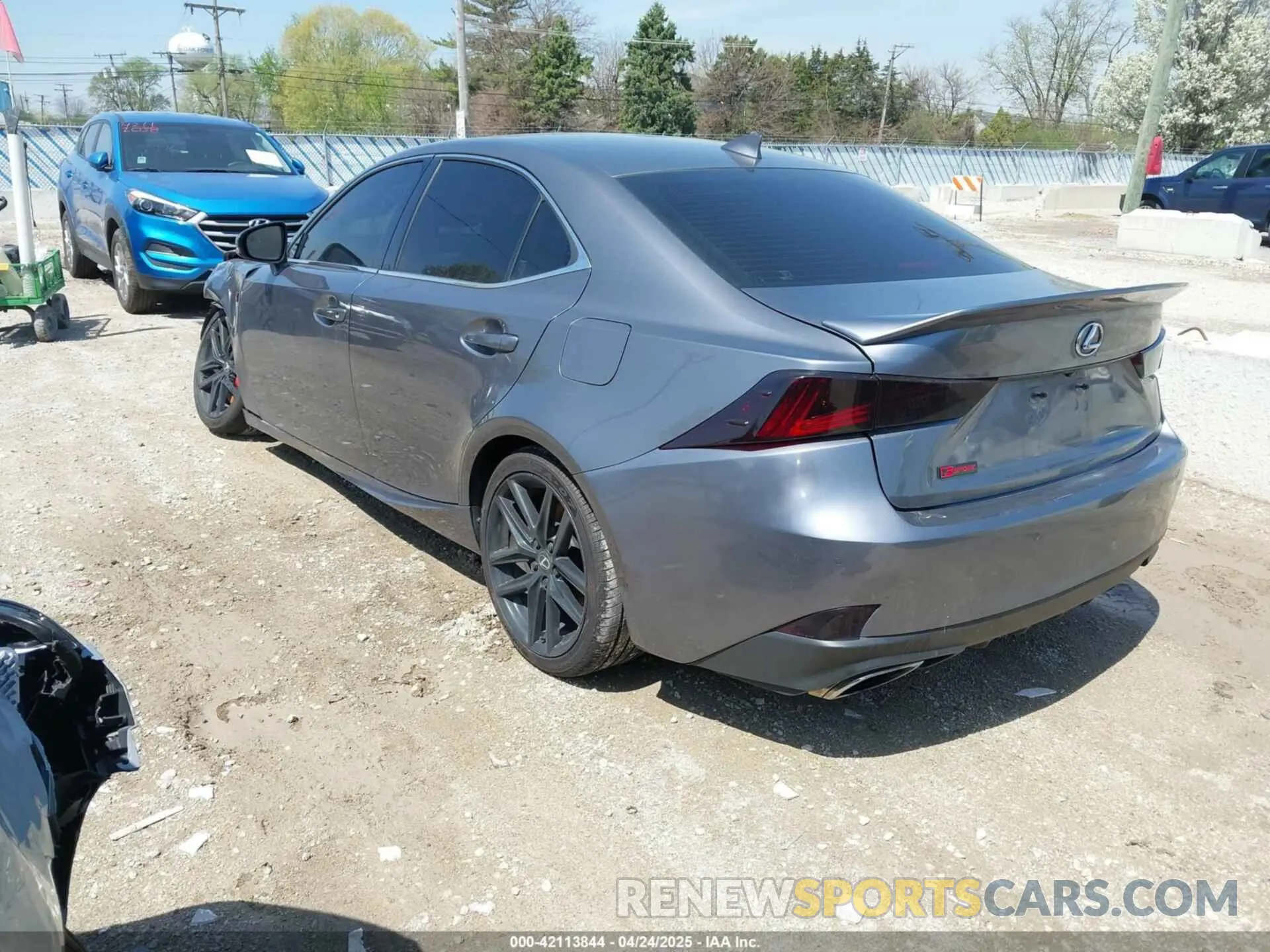 3 fotografías del automóvil dañado JTHC81D25K5034043 LEXUS IS 300 2019