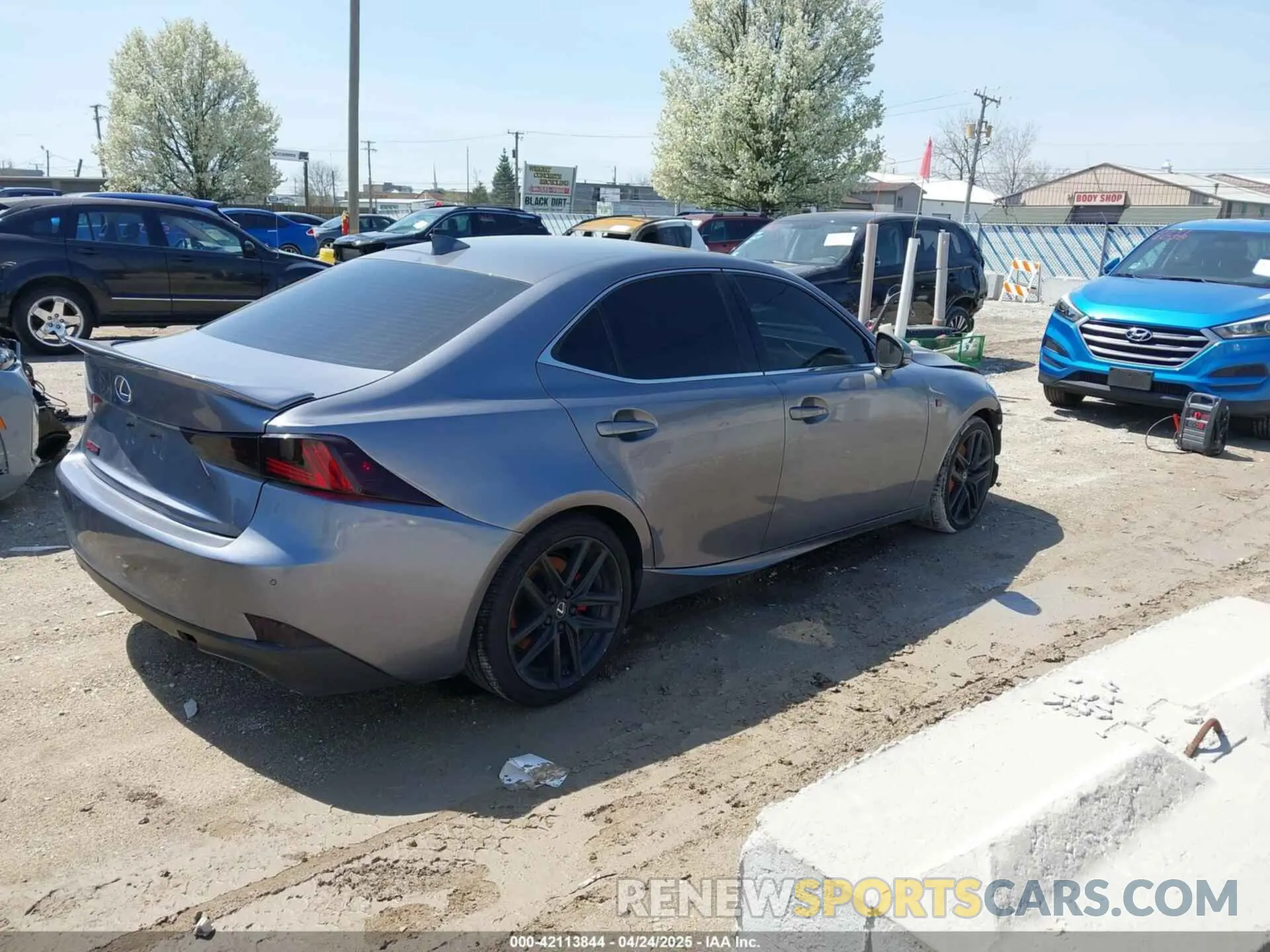 4 fotografías del automóvil dañado JTHC81D25K5034043 LEXUS IS 300 2019