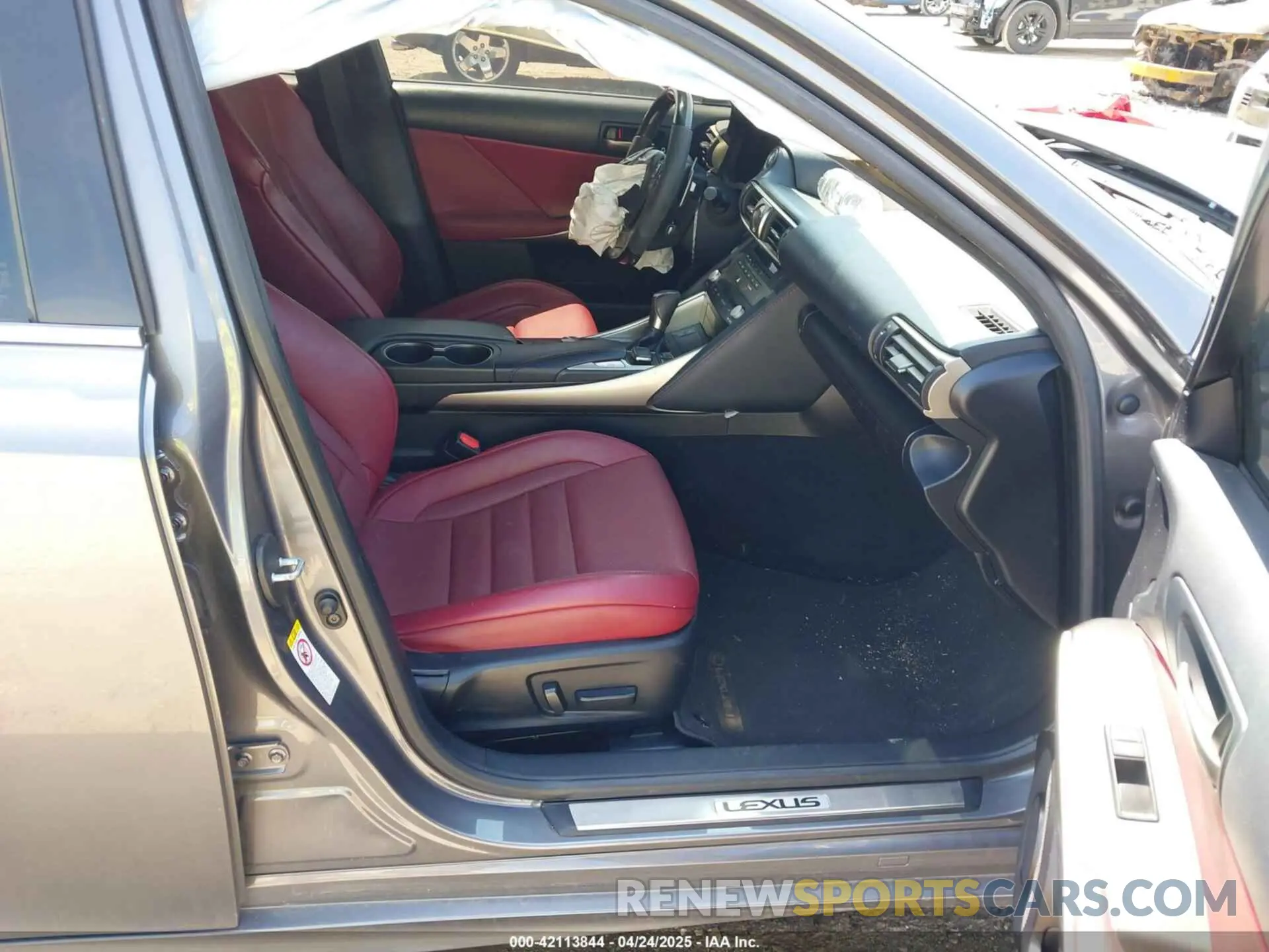 5 fotografías del automóvil dañado JTHC81D25K5034043 LEXUS IS 300 2019