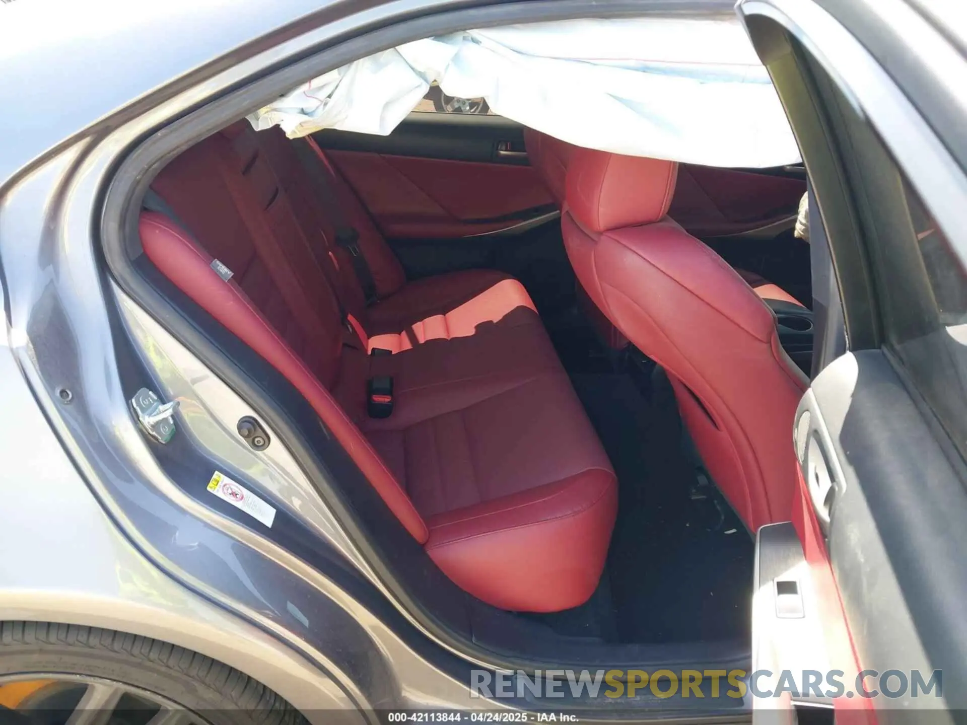 8 fotografías del automóvil dañado JTHC81D25K5034043 LEXUS IS 300 2019