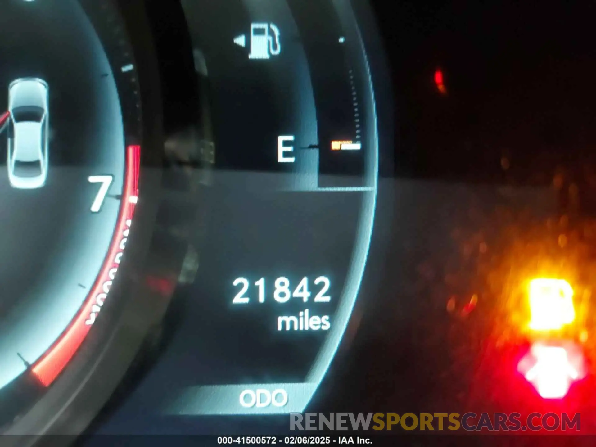 15 fotografías del automóvil dañado JTHC81D25K5036536 LEXUS IS 300 2019
