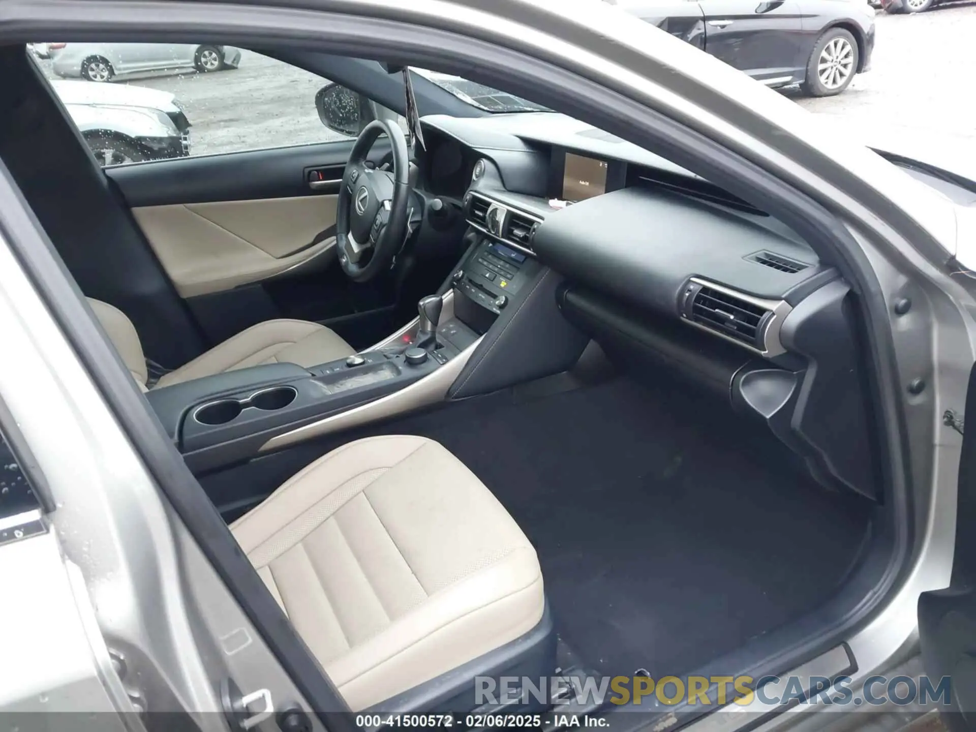 5 fotografías del automóvil dañado JTHC81D25K5036536 LEXUS IS 300 2019