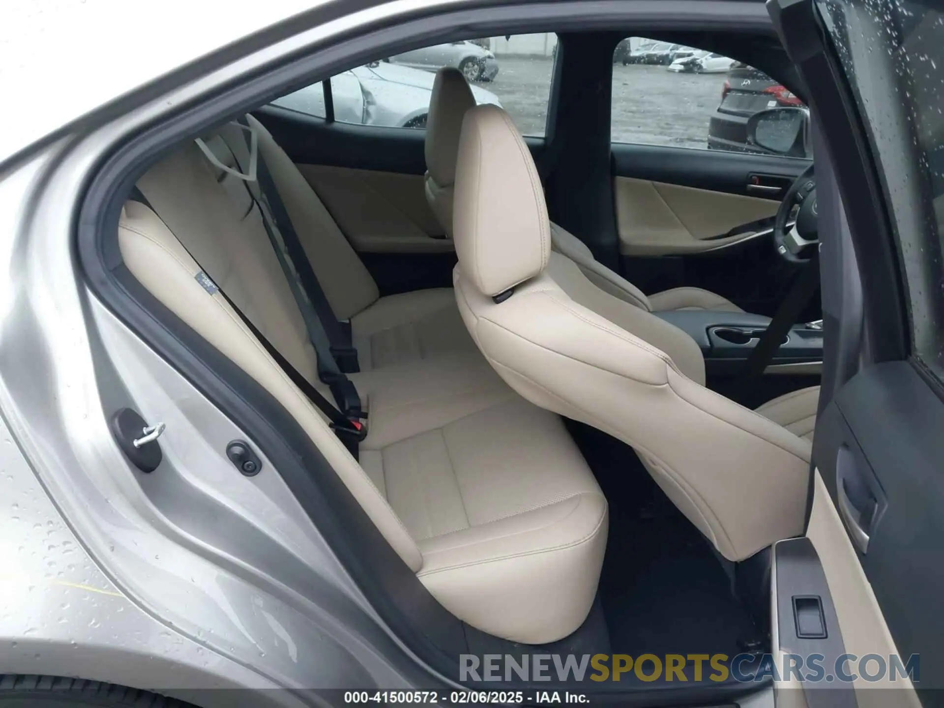 8 fotografías del automóvil dañado JTHC81D25K5036536 LEXUS IS 300 2019