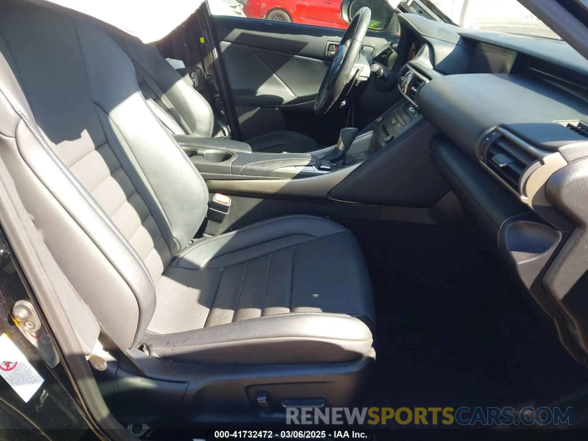 5 fotografías del automóvil dañado JTHC81D27K5035534 LEXUS IS 300 2019