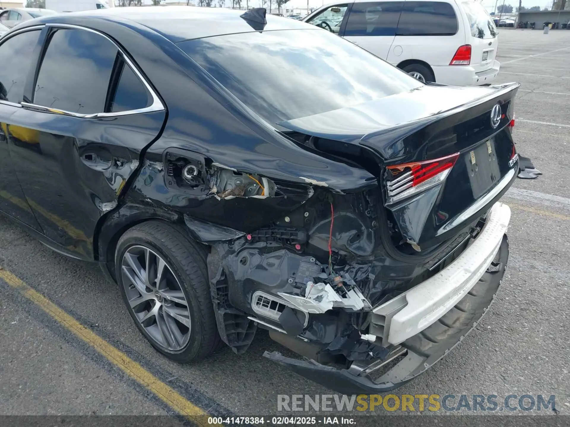 18 fotografías del automóvil dañado JTHAA1D26L5108194 LEXUS IS 300 2020
