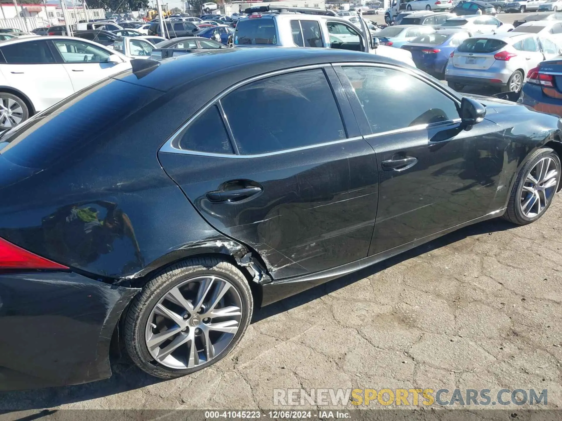 17 fotografías del automóvil dañado JTHAA1D26L5108860 LEXUS IS 300 2020