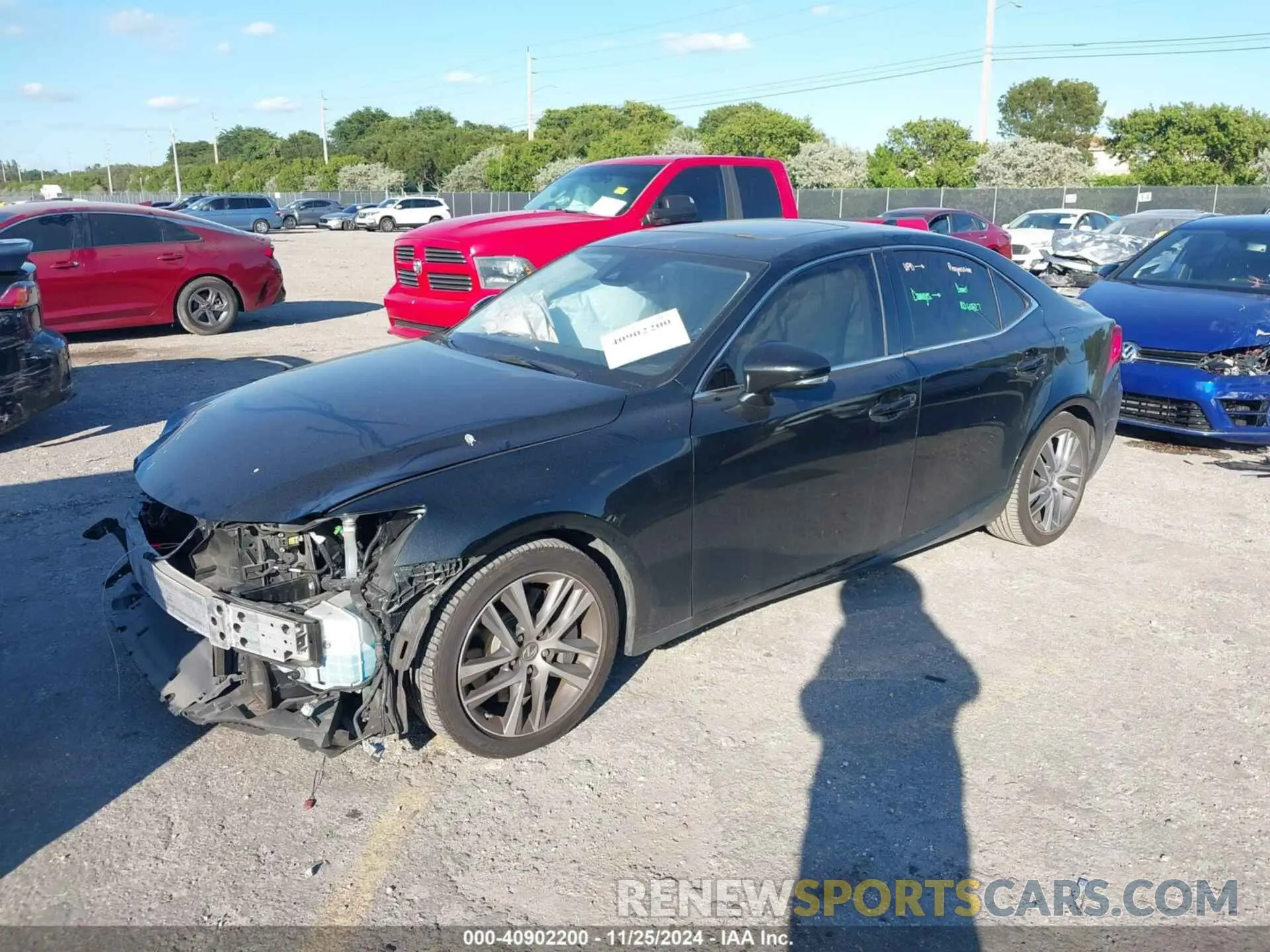 2 fotografías del automóvil dañado JTHAA1D29L5108397 LEXUS IS 300 2020