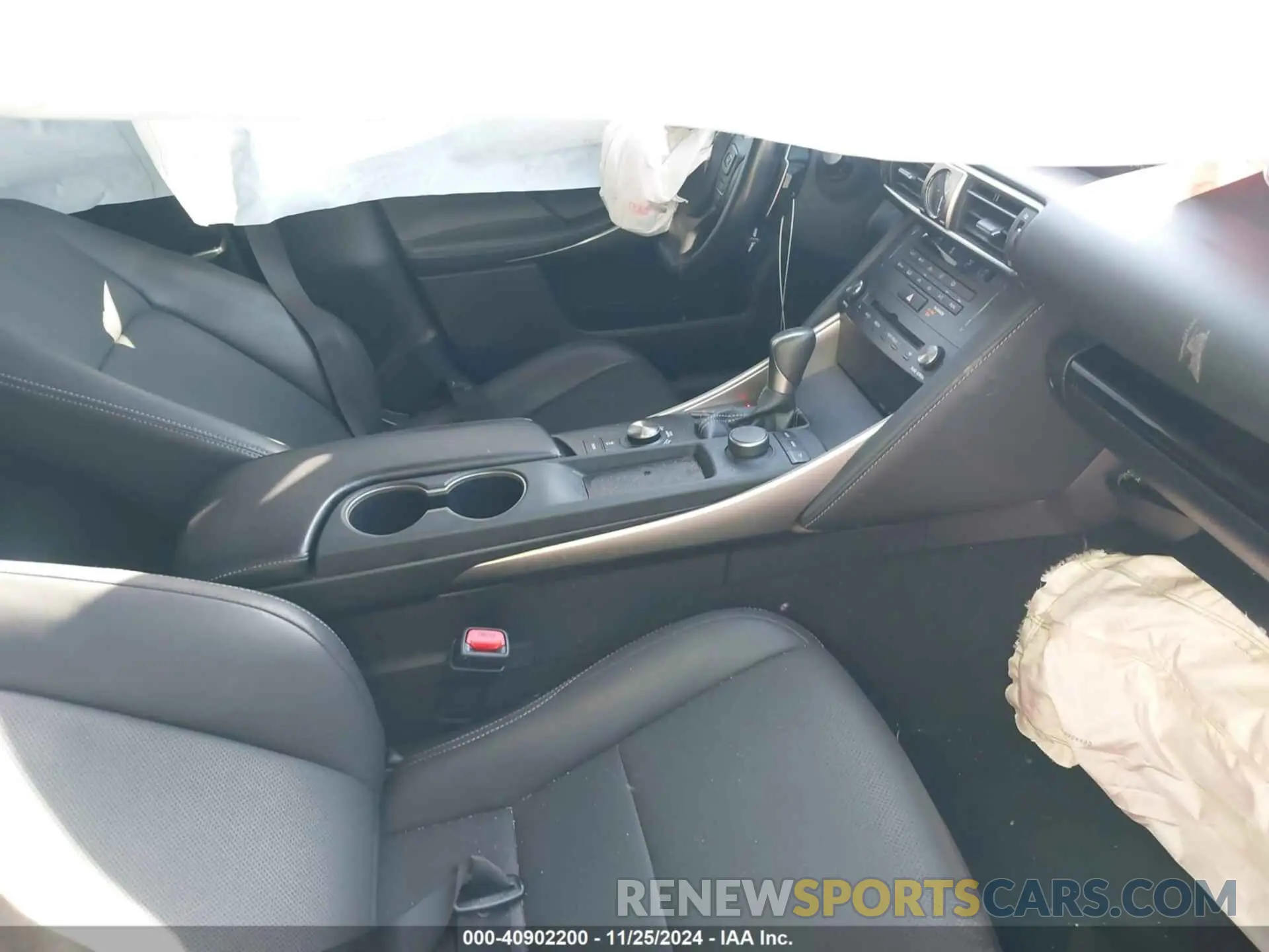 5 fotografías del automóvil dañado JTHAA1D29L5108397 LEXUS IS 300 2020
