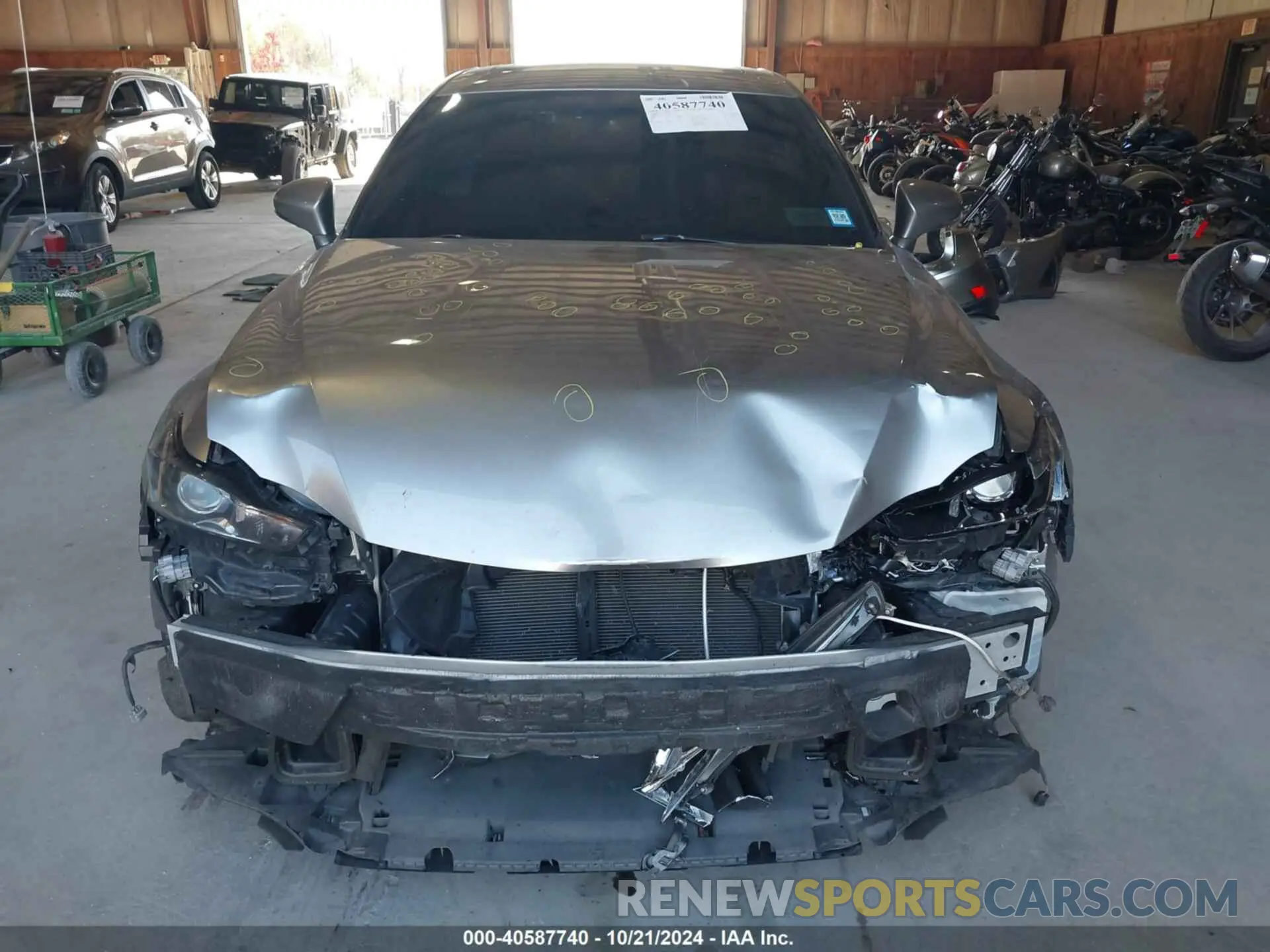13 fotografías del automóvil dañado JTHD81F25L5042291 LEXUS IS 300 2020