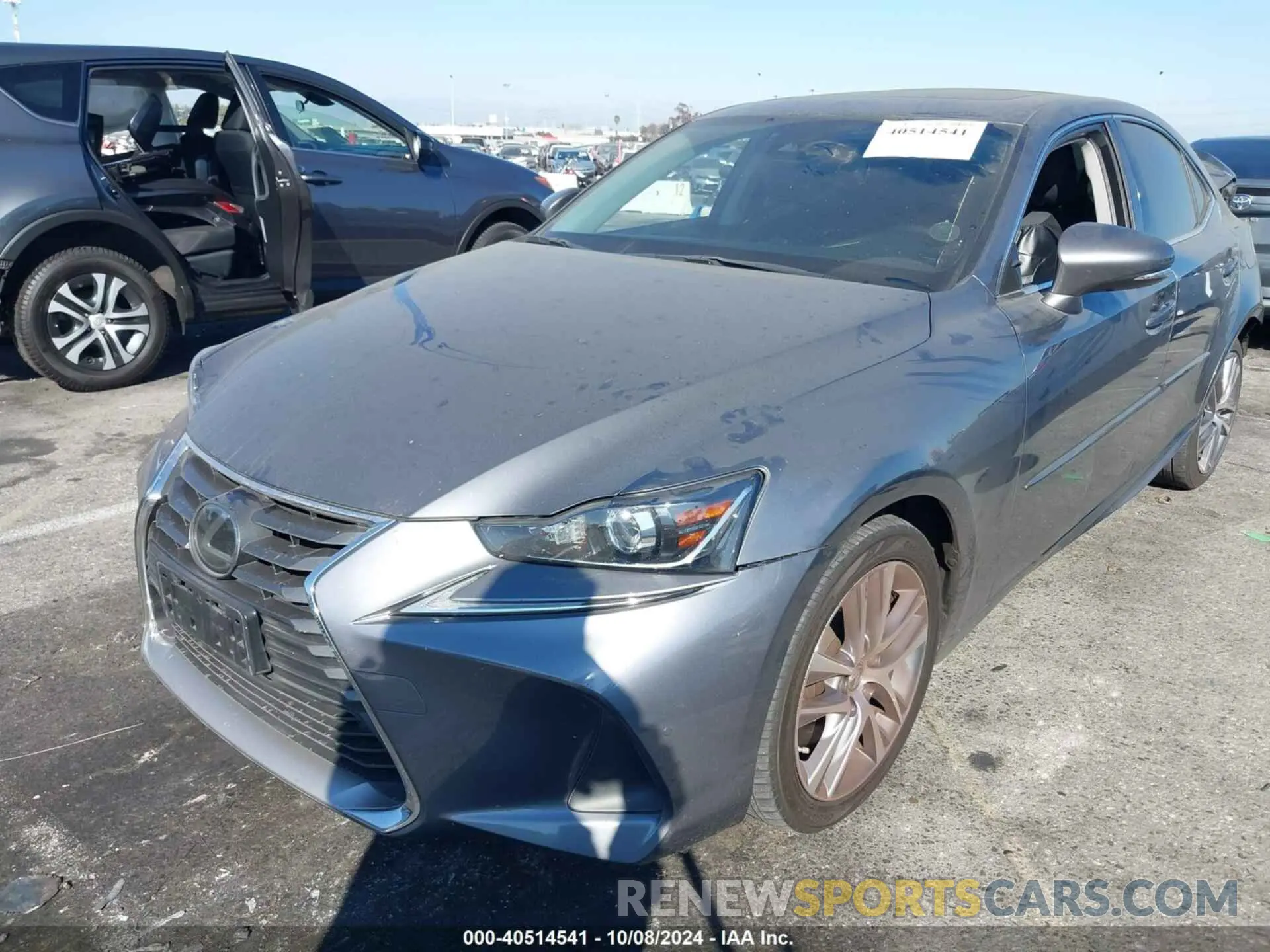 2 fotografías del automóvil dañado JTHDA1D24L5106926 LEXUS IS 300 2020