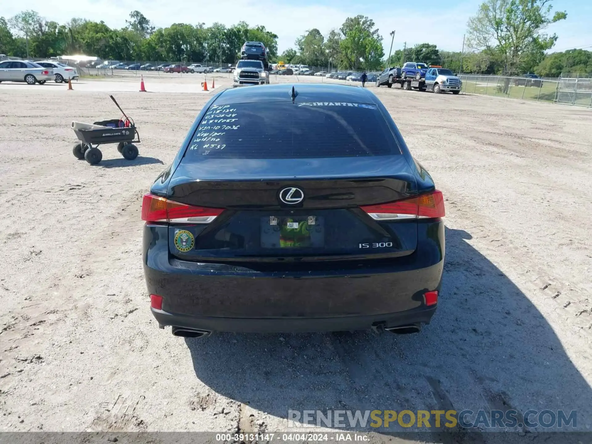 17 fotografías del automóvil dañado JTHDA1D29L5107036 LEXUS IS 300 2020
