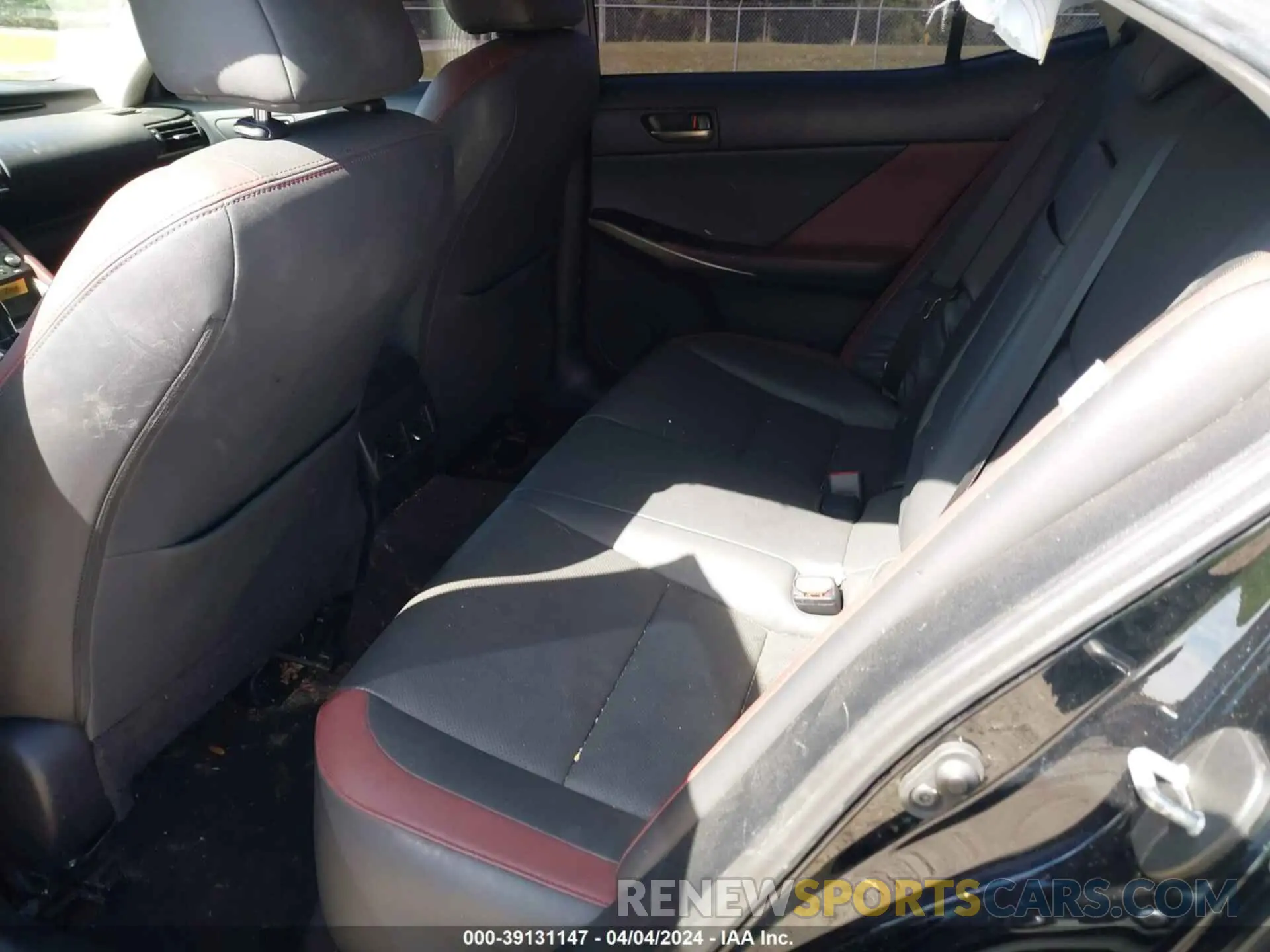 8 fotografías del automóvil dañado JTHDA1D29L5107036 LEXUS IS 300 2020