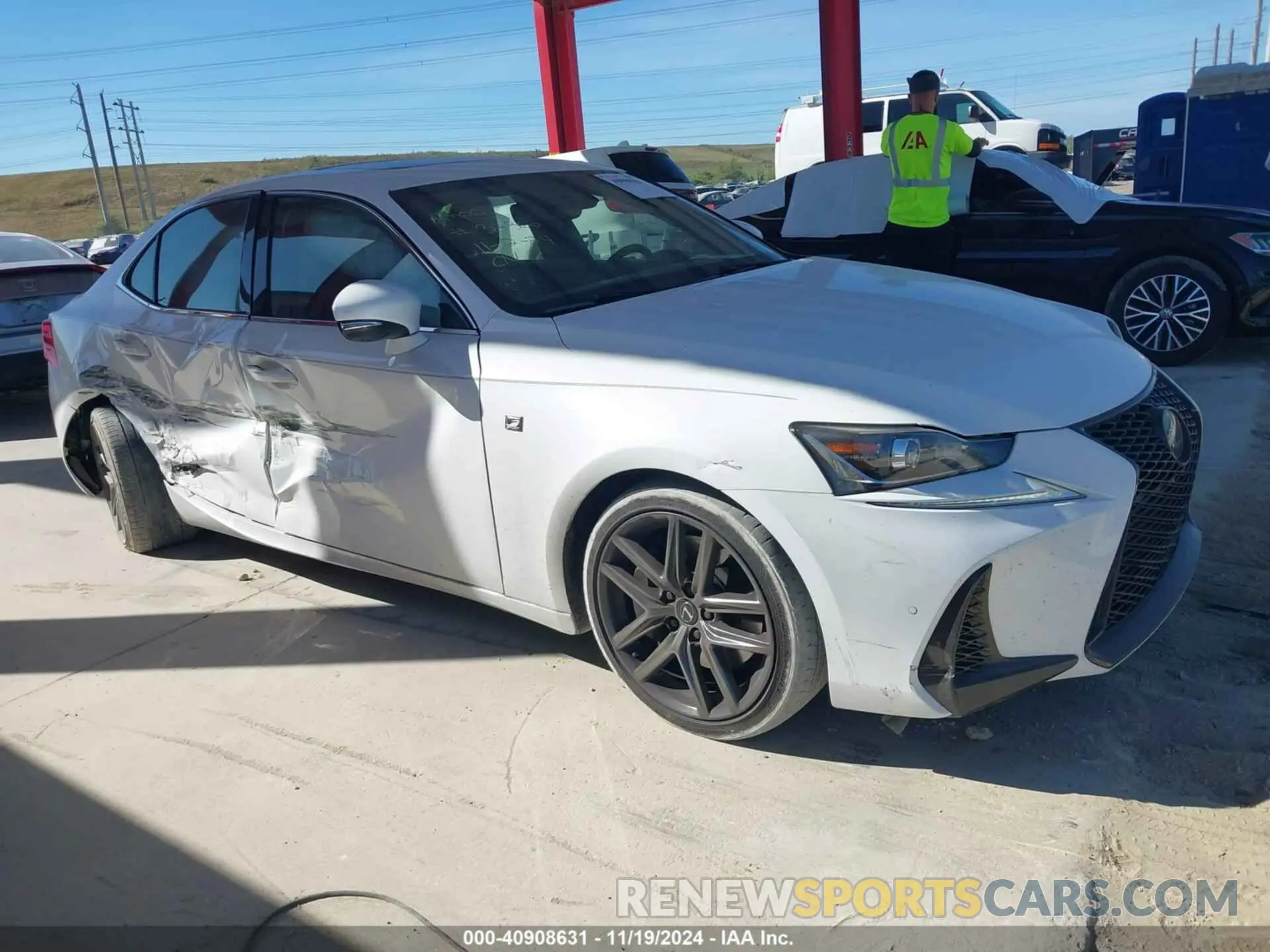 13 fotografías del automóvil dañado JTHGA1D20L5108623 LEXUS IS 300 2020