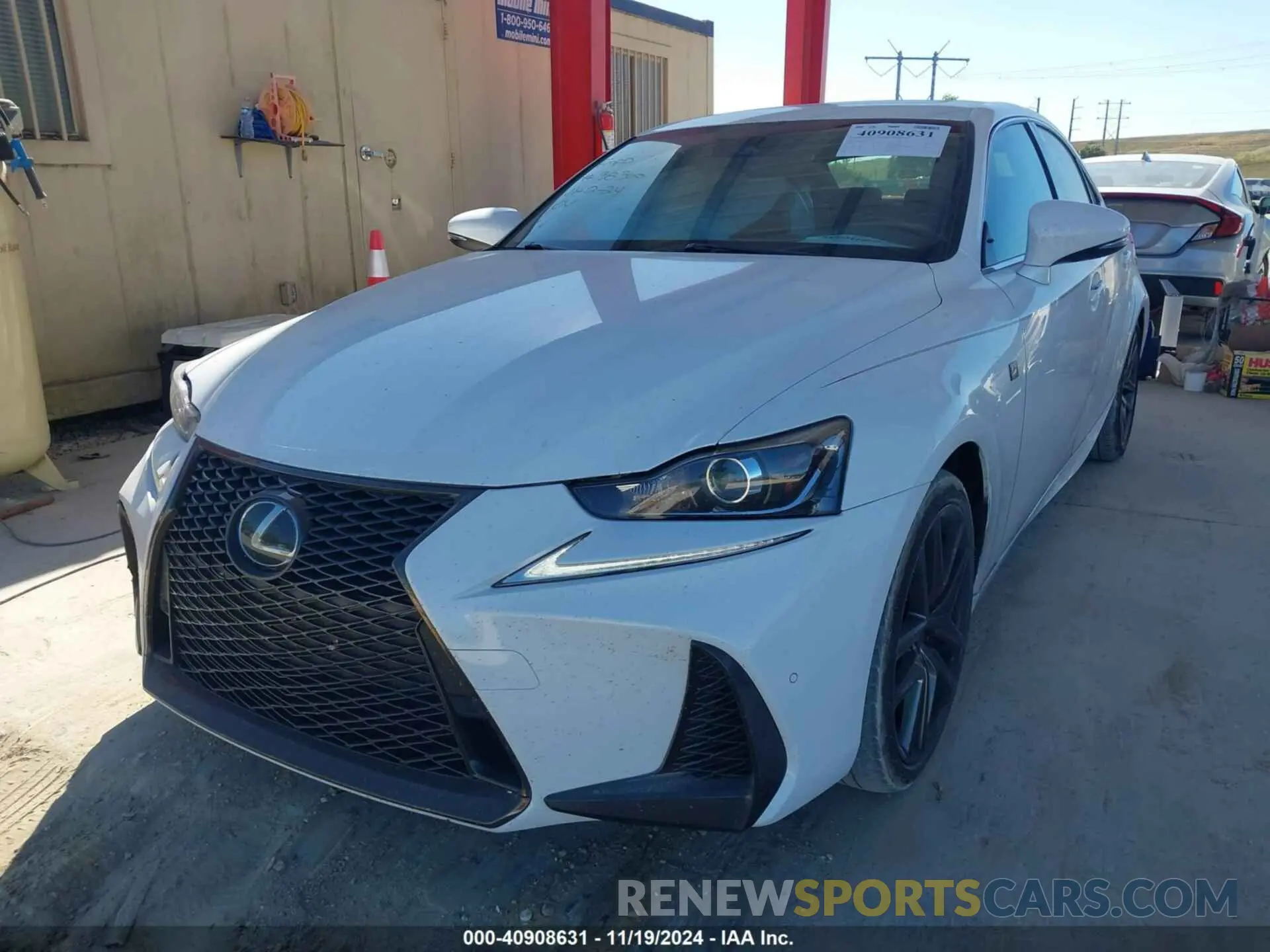 2 fotografías del automóvil dañado JTHGA1D20L5108623 LEXUS IS 300 2020