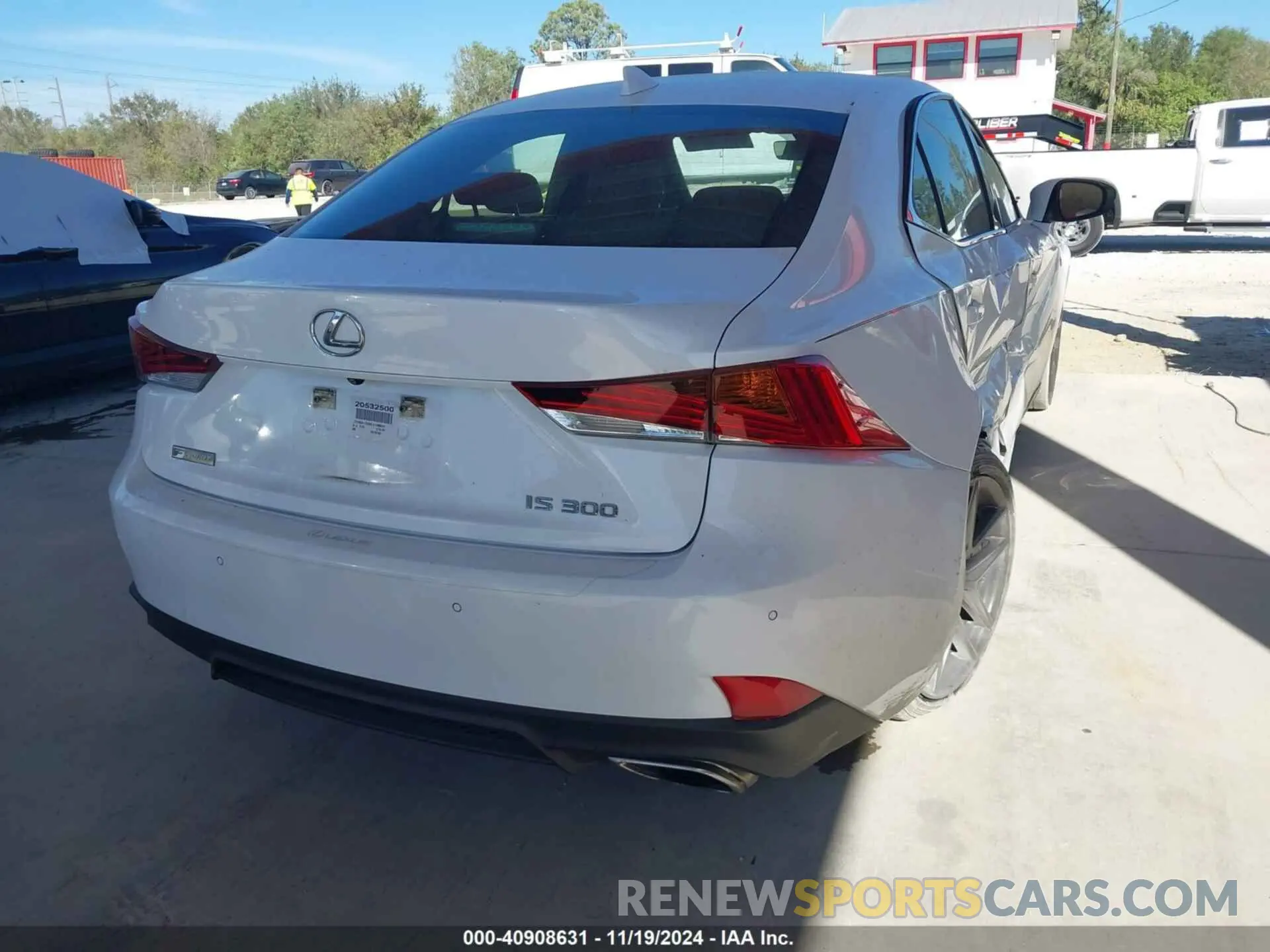 4 fotografías del automóvil dañado JTHGA1D20L5108623 LEXUS IS 300 2020