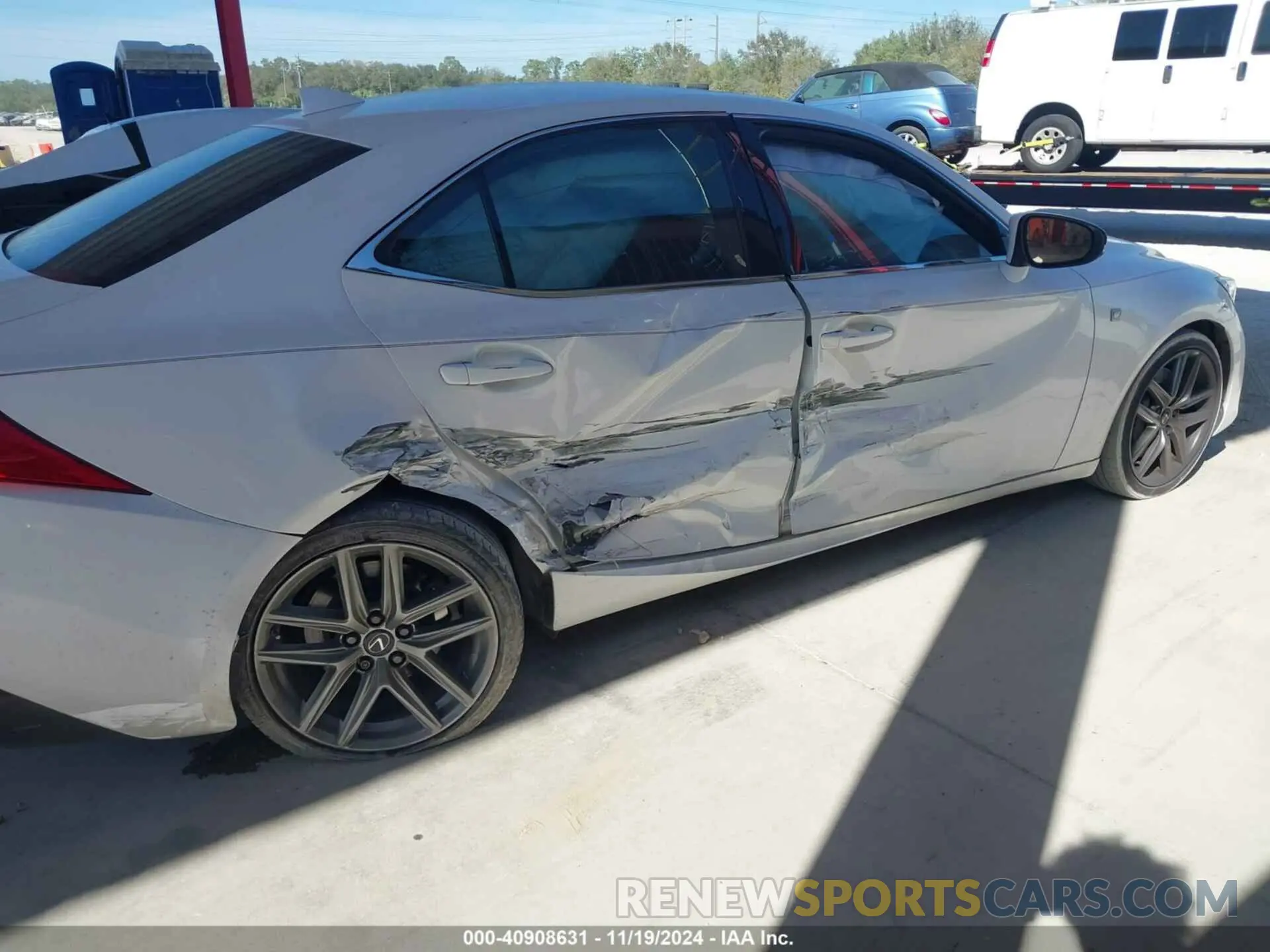 6 fotografías del automóvil dañado JTHGA1D20L5108623 LEXUS IS 300 2020