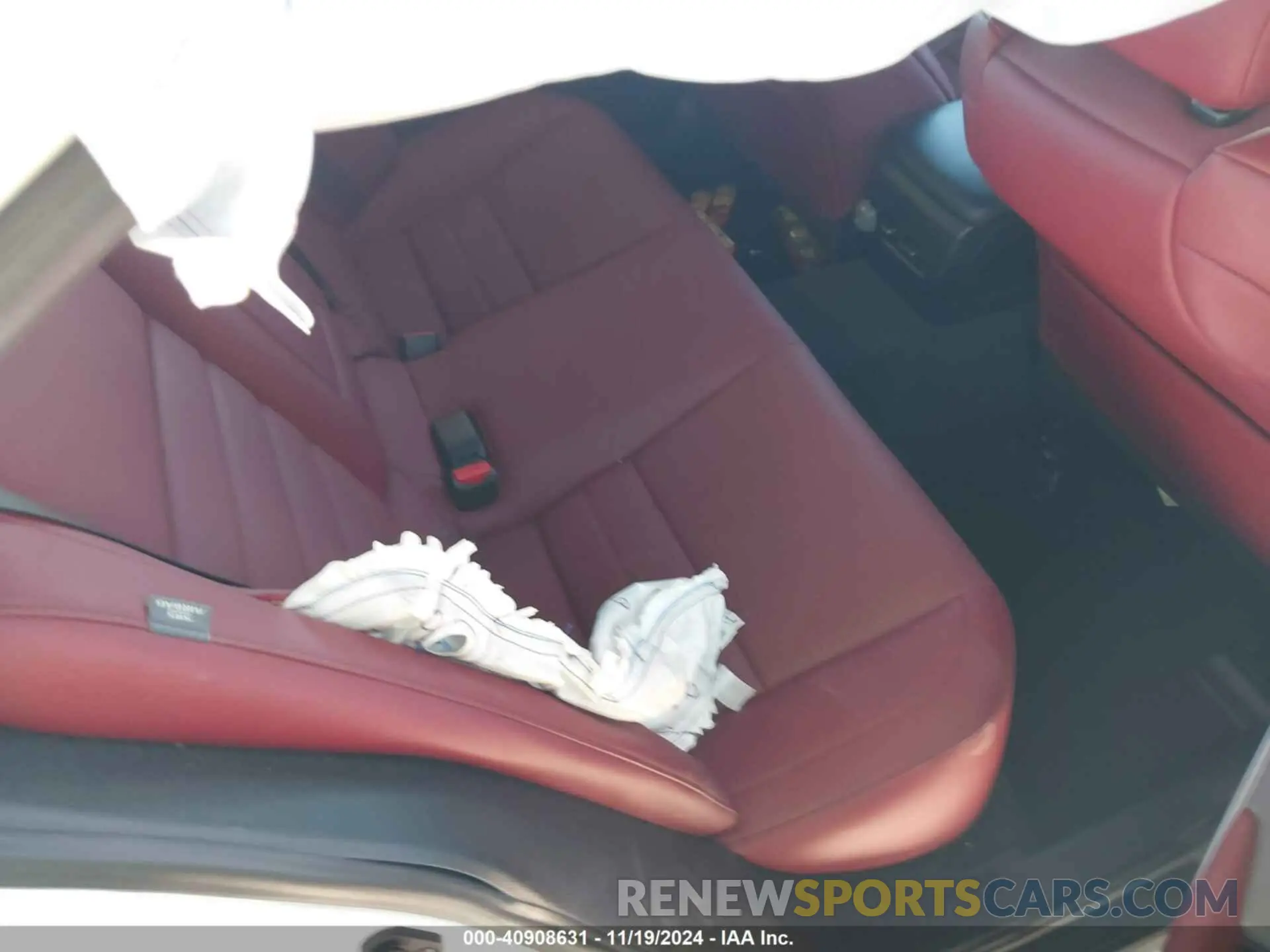8 fotografías del automóvil dañado JTHGA1D20L5108623 LEXUS IS 300 2020