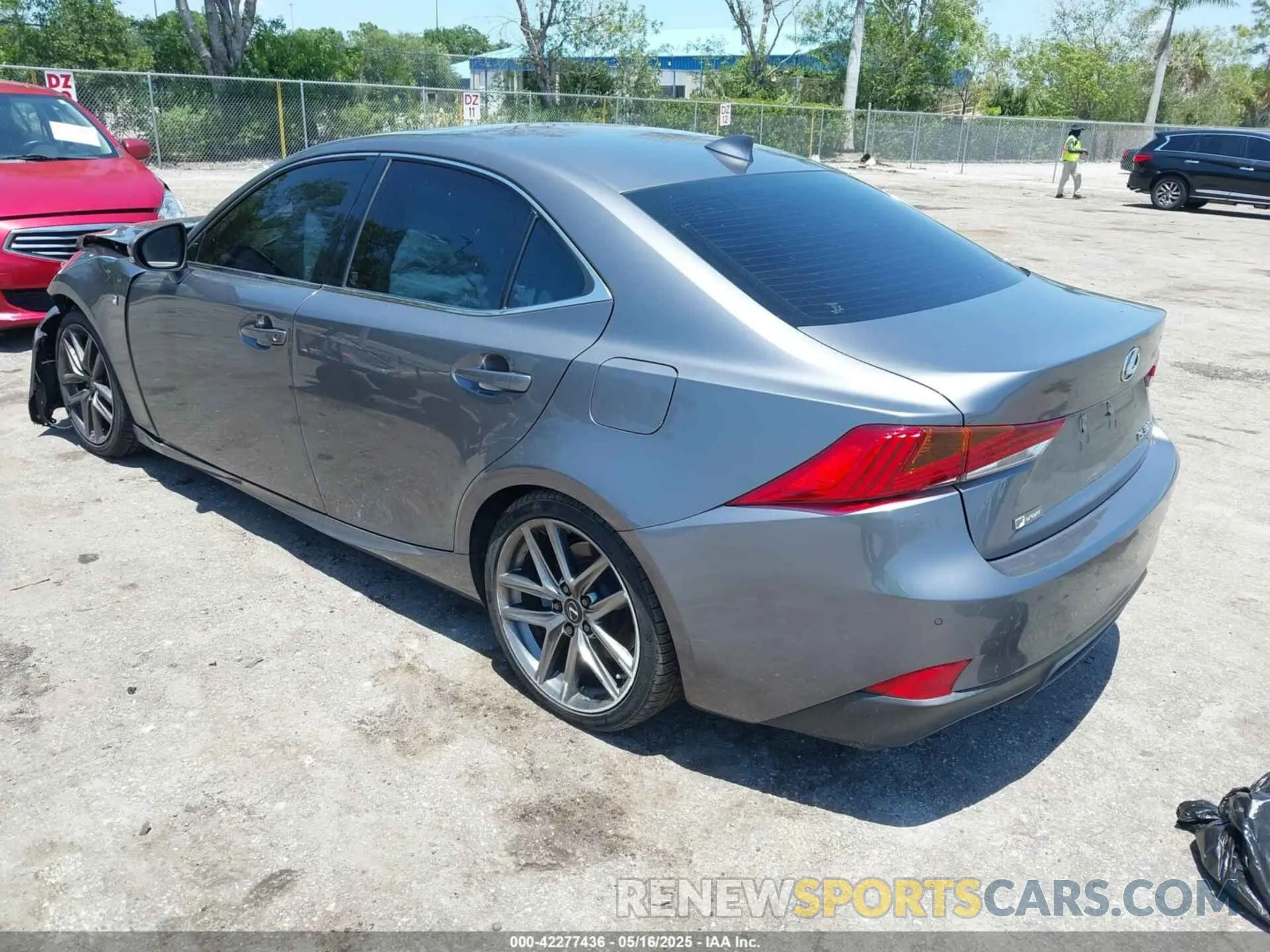 3 fotografías del automóvil dañado JTHGA1D21L5105892 LEXUS IS 300 2020