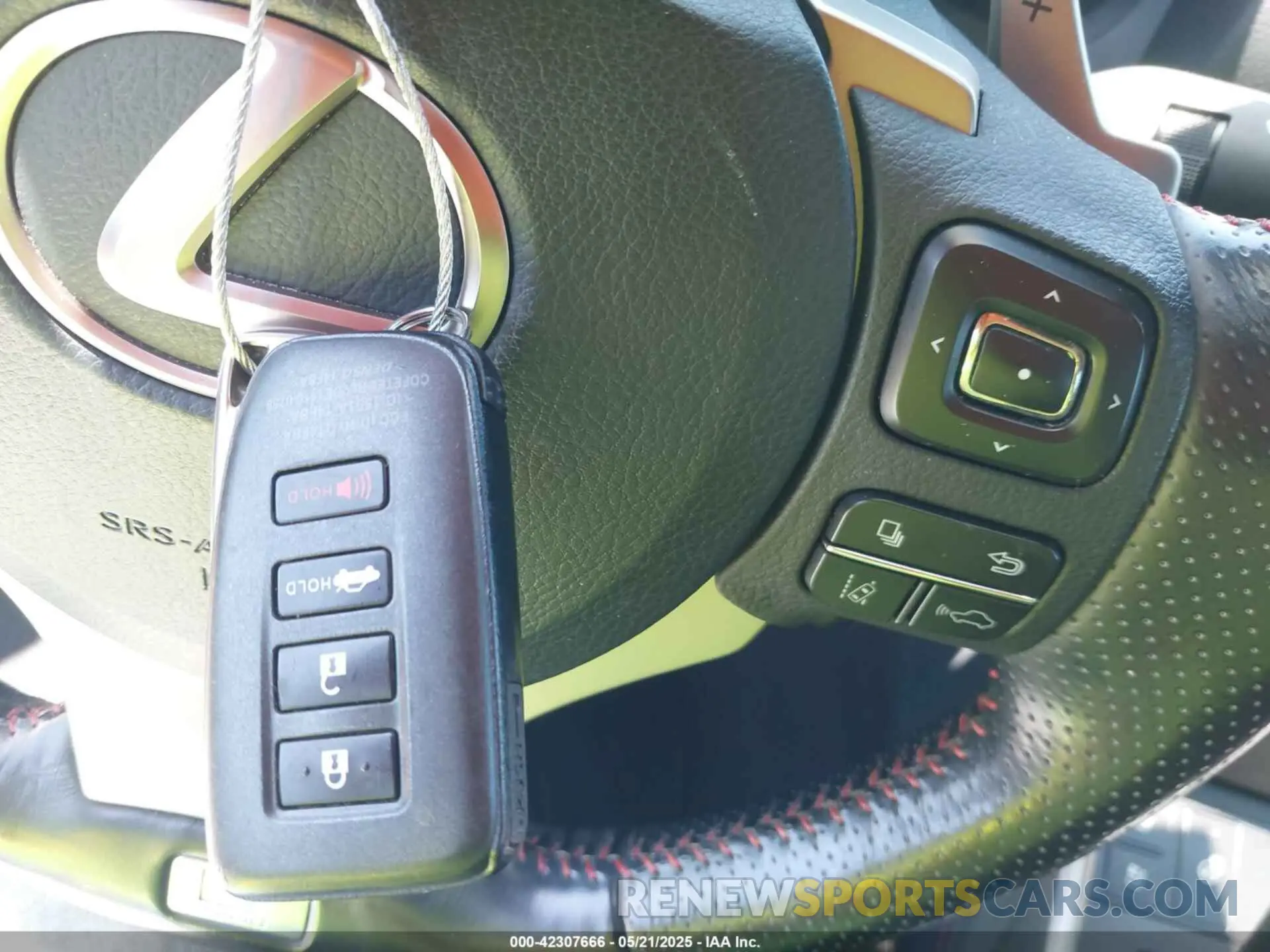11 fotografías del automóvil dañado JTHGA1D23L5107353 LEXUS IS 300 2020