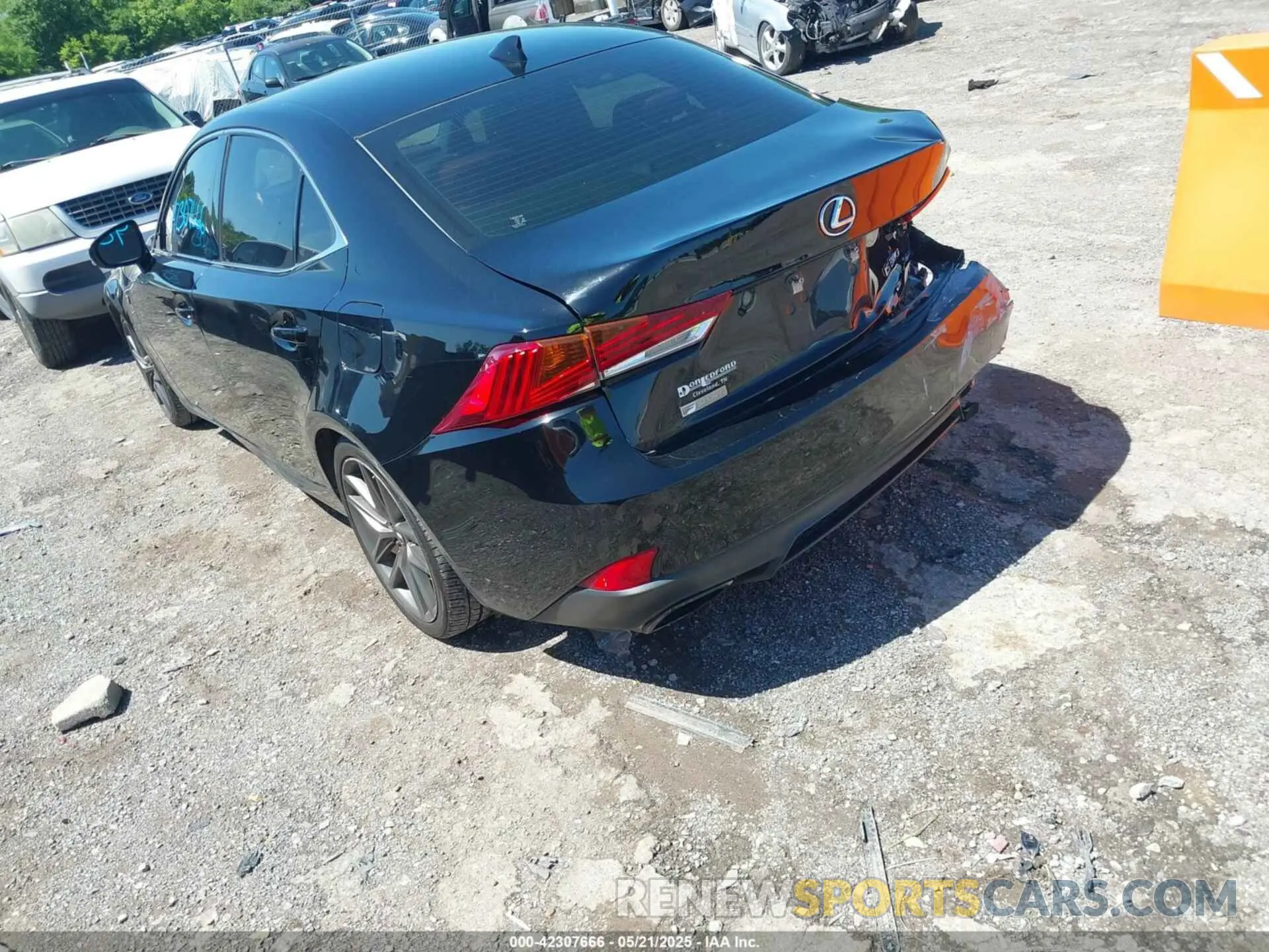 3 fotografías del automóvil dañado JTHGA1D23L5107353 LEXUS IS 300 2020