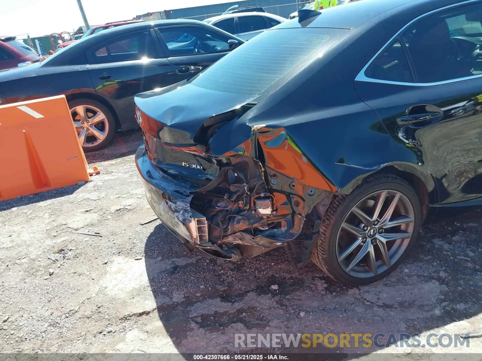 6 fotografías del automóvil dañado JTHGA1D23L5107353 LEXUS IS 300 2020