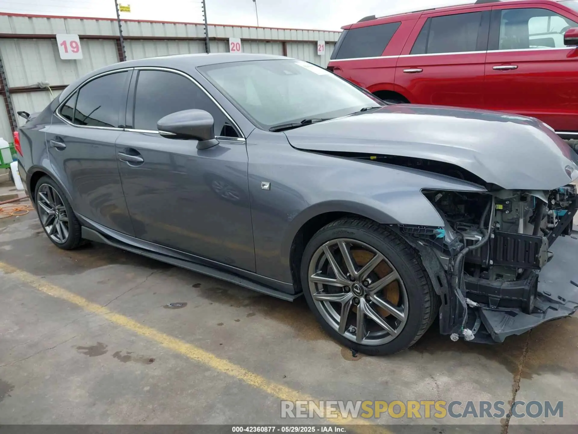 14 fotografías del automóvil dañado JTHGA1D25L5101652 LEXUS IS 300 2020