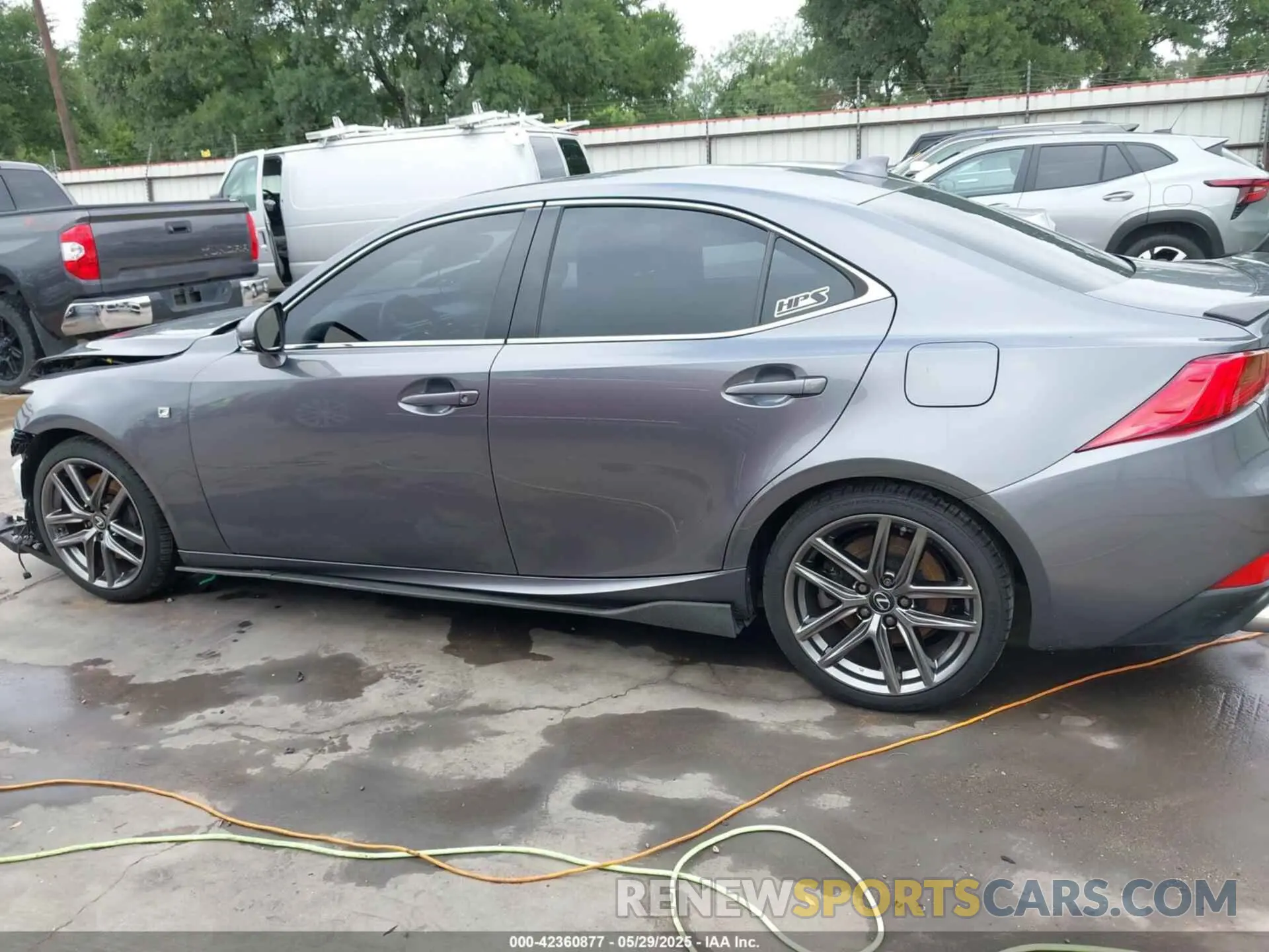 15 fotografías del automóvil dañado JTHGA1D25L5101652 LEXUS IS 300 2020