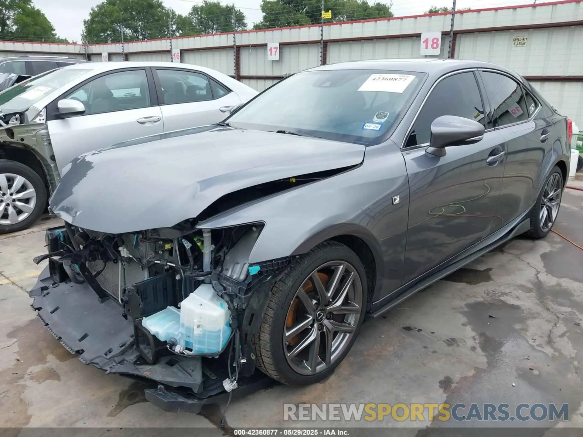 2 fotografías del automóvil dañado JTHGA1D25L5101652 LEXUS IS 300 2020