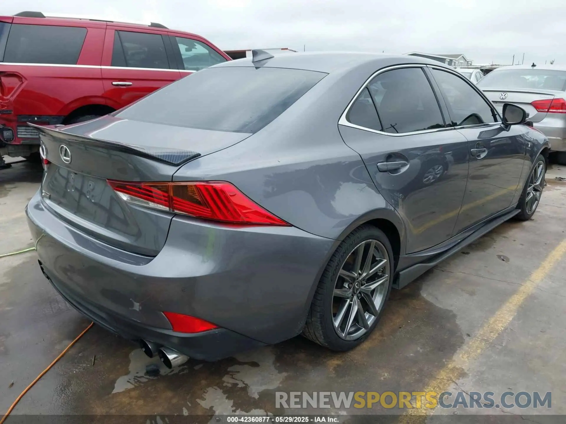 4 fotografías del automóvil dañado JTHGA1D25L5101652 LEXUS IS 300 2020