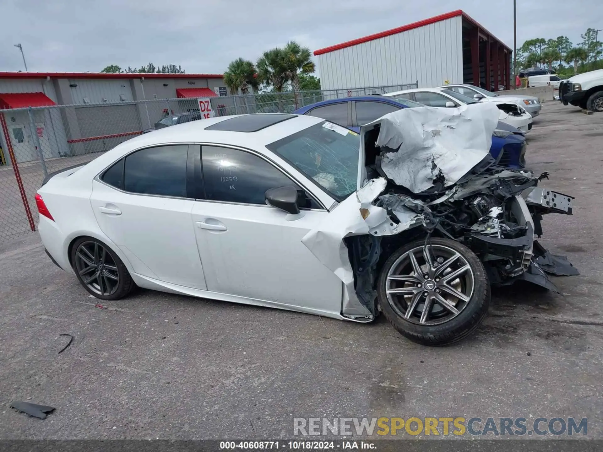 14 fotografías del automóvil dañado JTHGA1D26L5102583 LEXUS IS 300 2020
