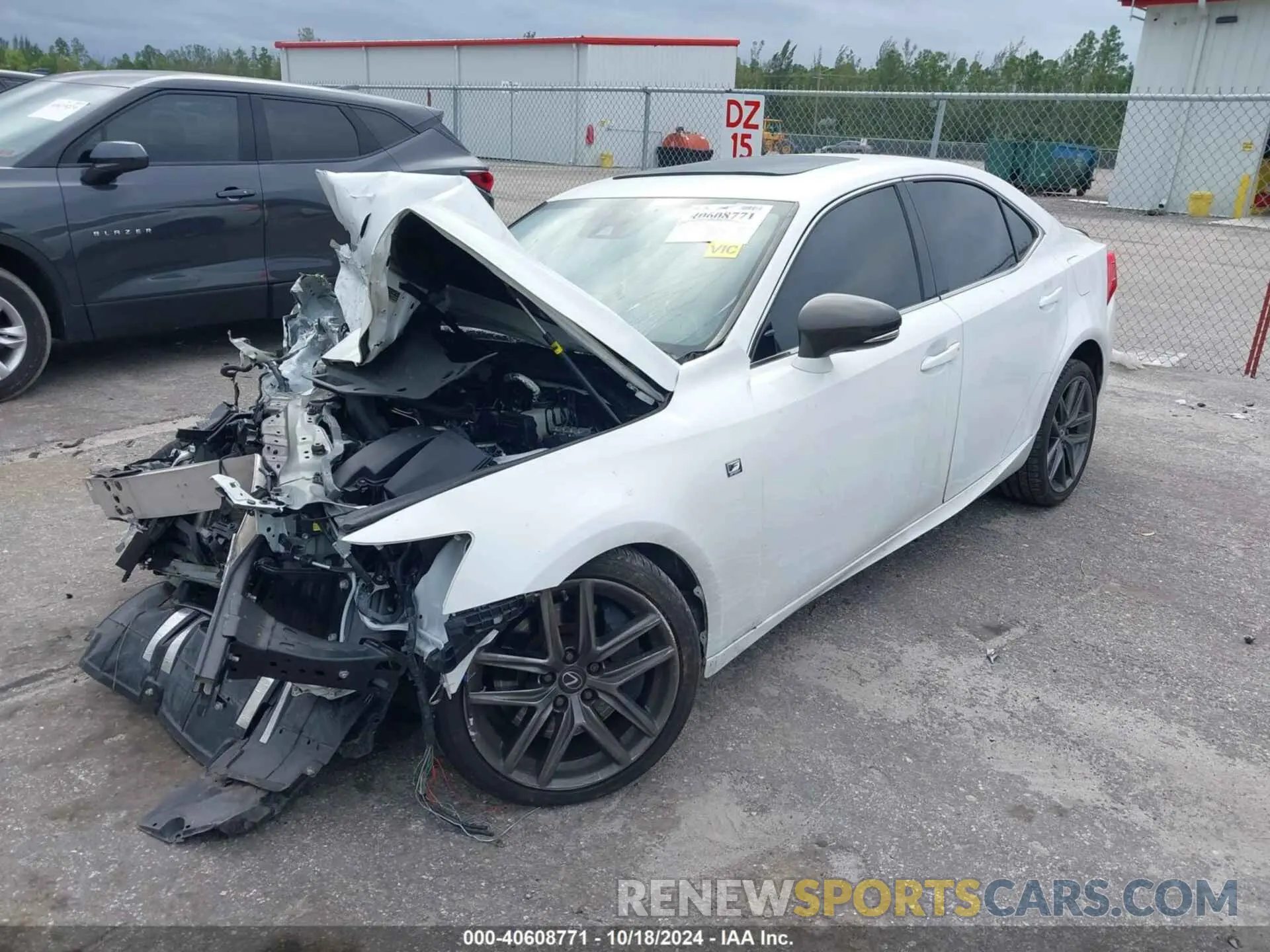 2 fotografías del automóvil dañado JTHGA1D26L5102583 LEXUS IS 300 2020
