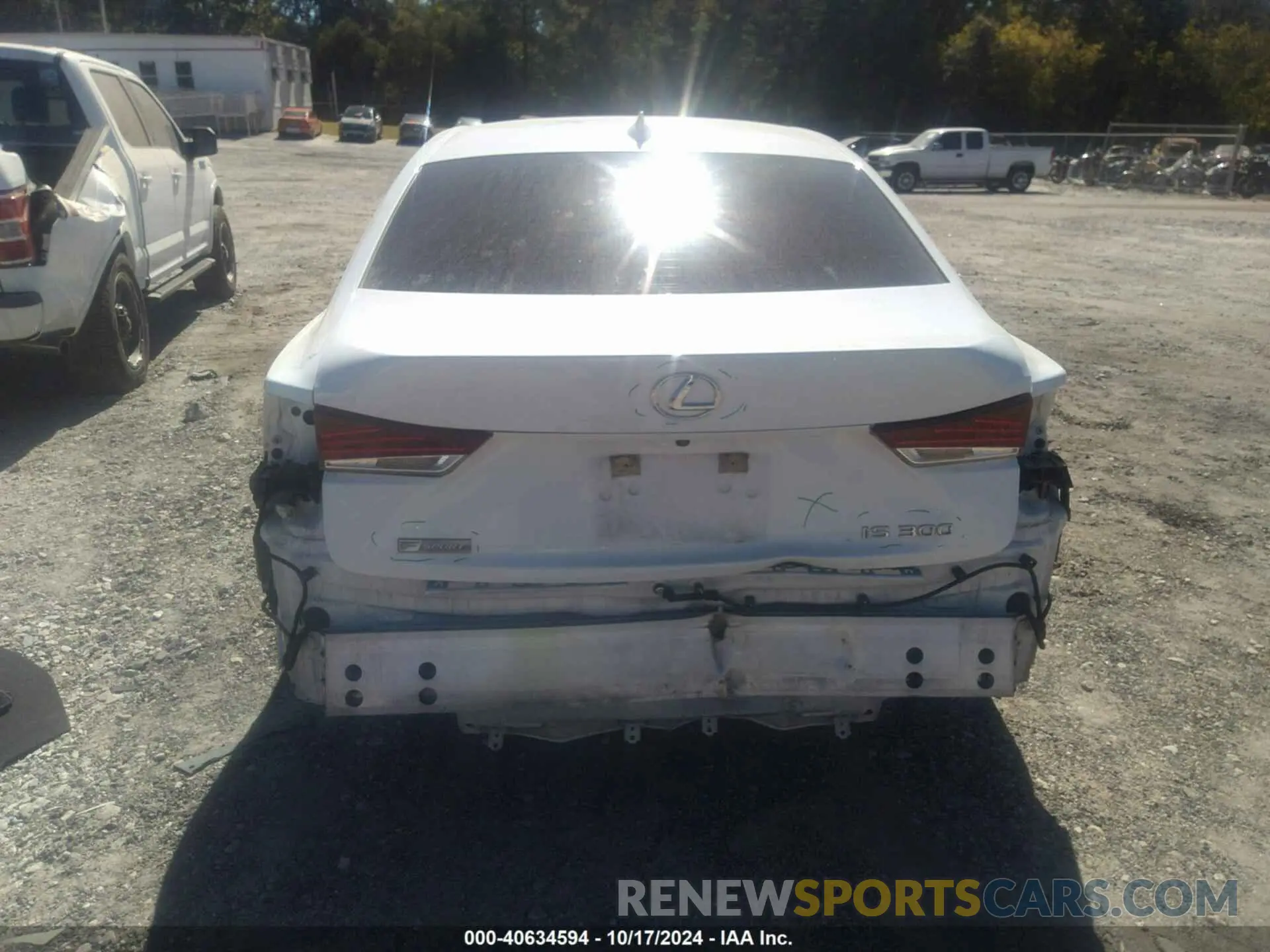 16 fotografías del automóvil dañado JTHGA1D2XL5106670 LEXUS IS 300 2020