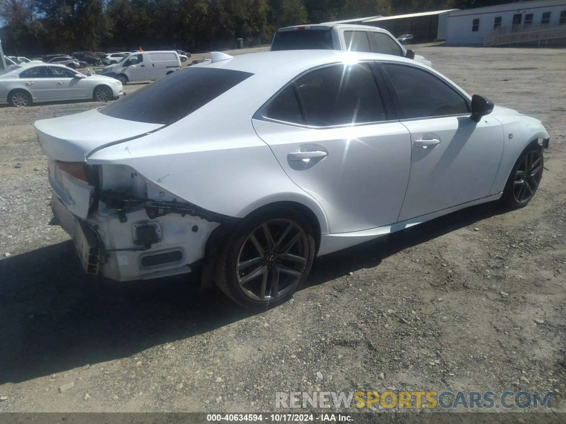 4 fotografías del automóvil dañado JTHGA1D2XL5106670 LEXUS IS 300 2020
