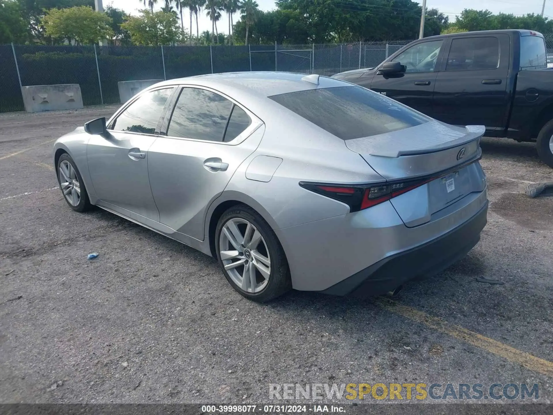 3 fotografías del automóvil dañado JTHAA1D20M5113232 LEXUS IS 300 2021