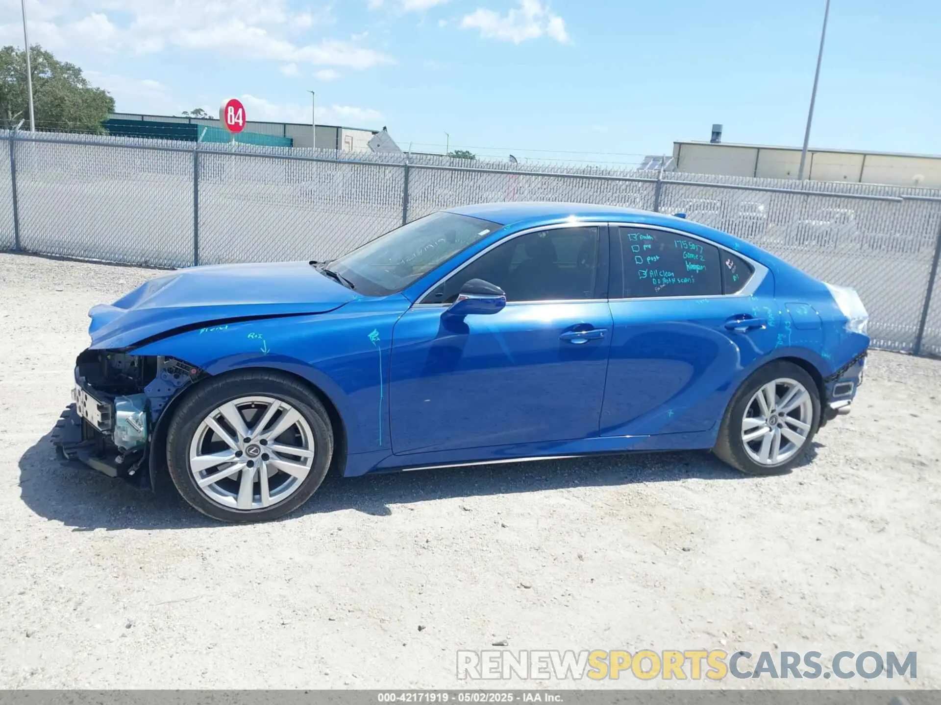15 fotografías del automóvil dañado JTHAA1D20M5115188 LEXUS IS 300 2021