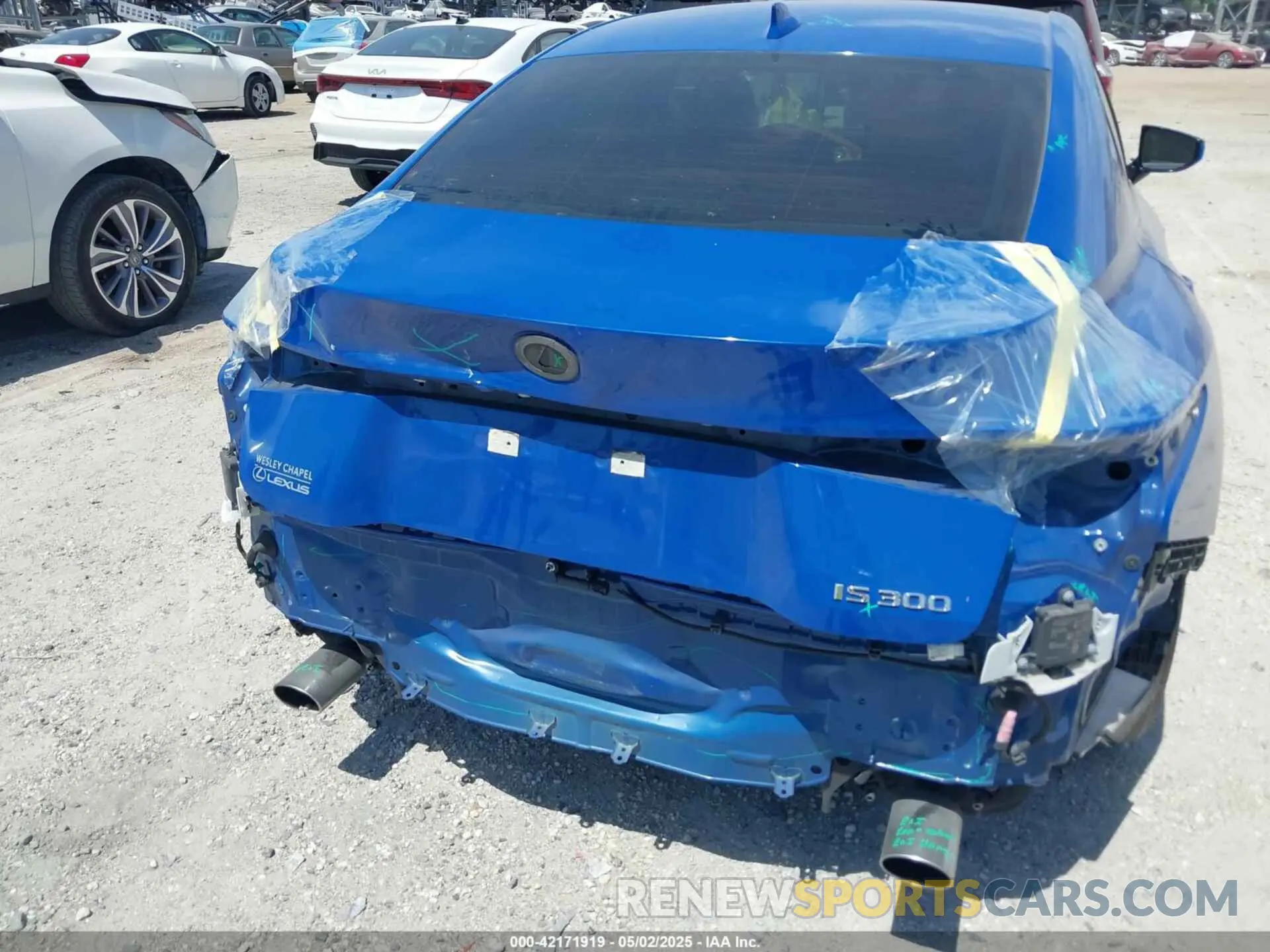18 fotografías del automóvil dañado JTHAA1D20M5115188 LEXUS IS 300 2021