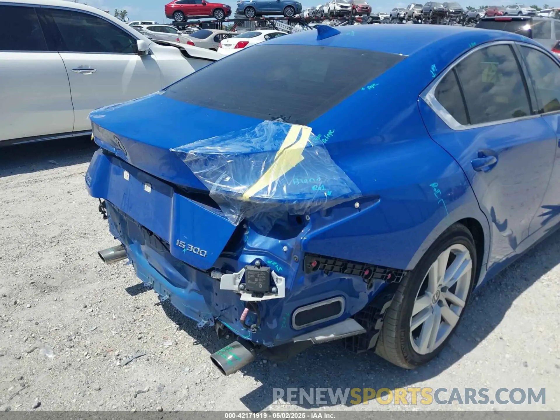 19 fotografías del automóvil dañado JTHAA1D20M5115188 LEXUS IS 300 2021