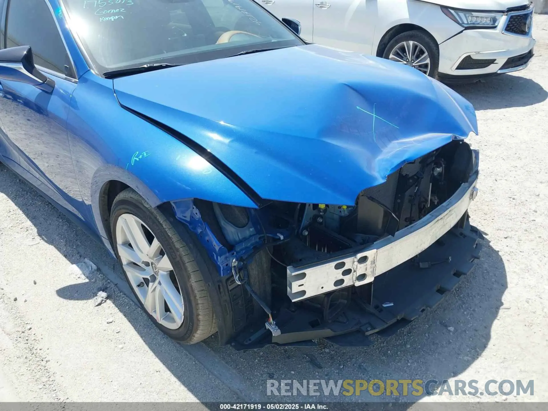 20 fotografías del automóvil dañado JTHAA1D20M5115188 LEXUS IS 300 2021