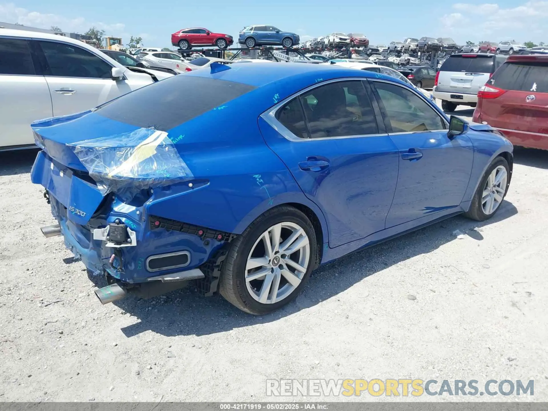4 fotografías del automóvil dañado JTHAA1D20M5115188 LEXUS IS 300 2021
