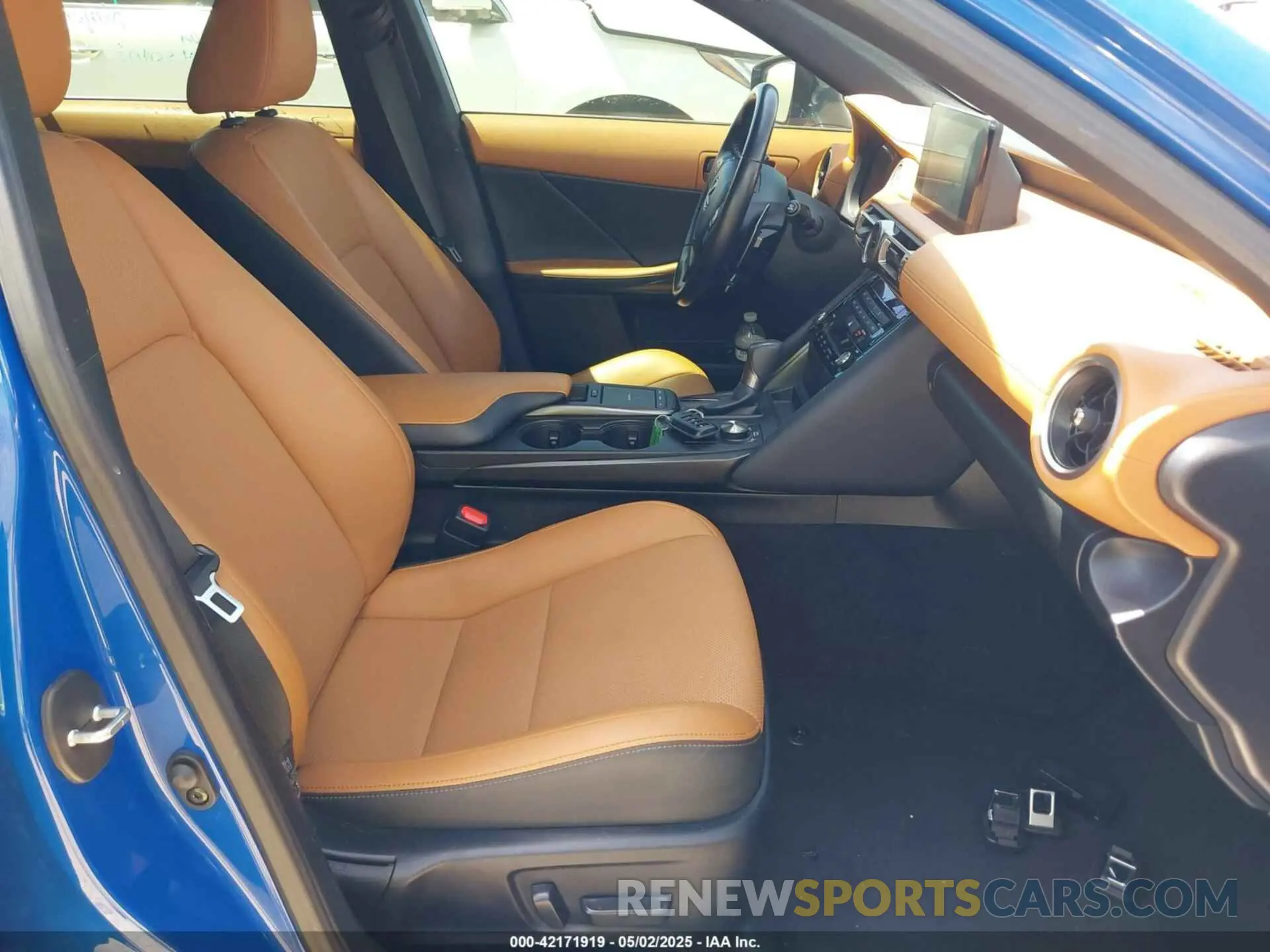 5 fotografías del automóvil dañado JTHAA1D20M5115188 LEXUS IS 300 2021