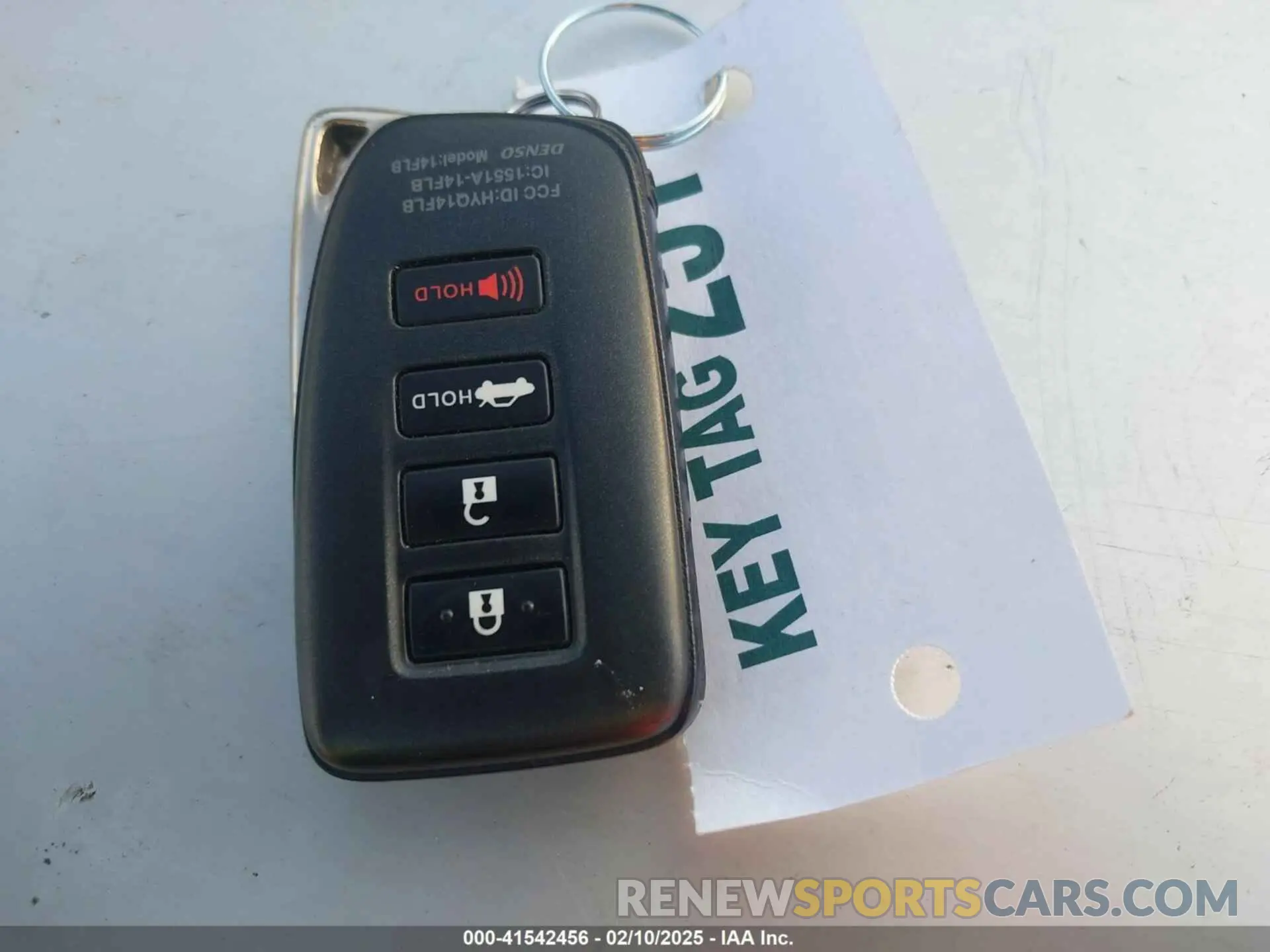 11 fotografías del automóvil dañado JTHAA1D21M5113448 LEXUS IS 300 2021