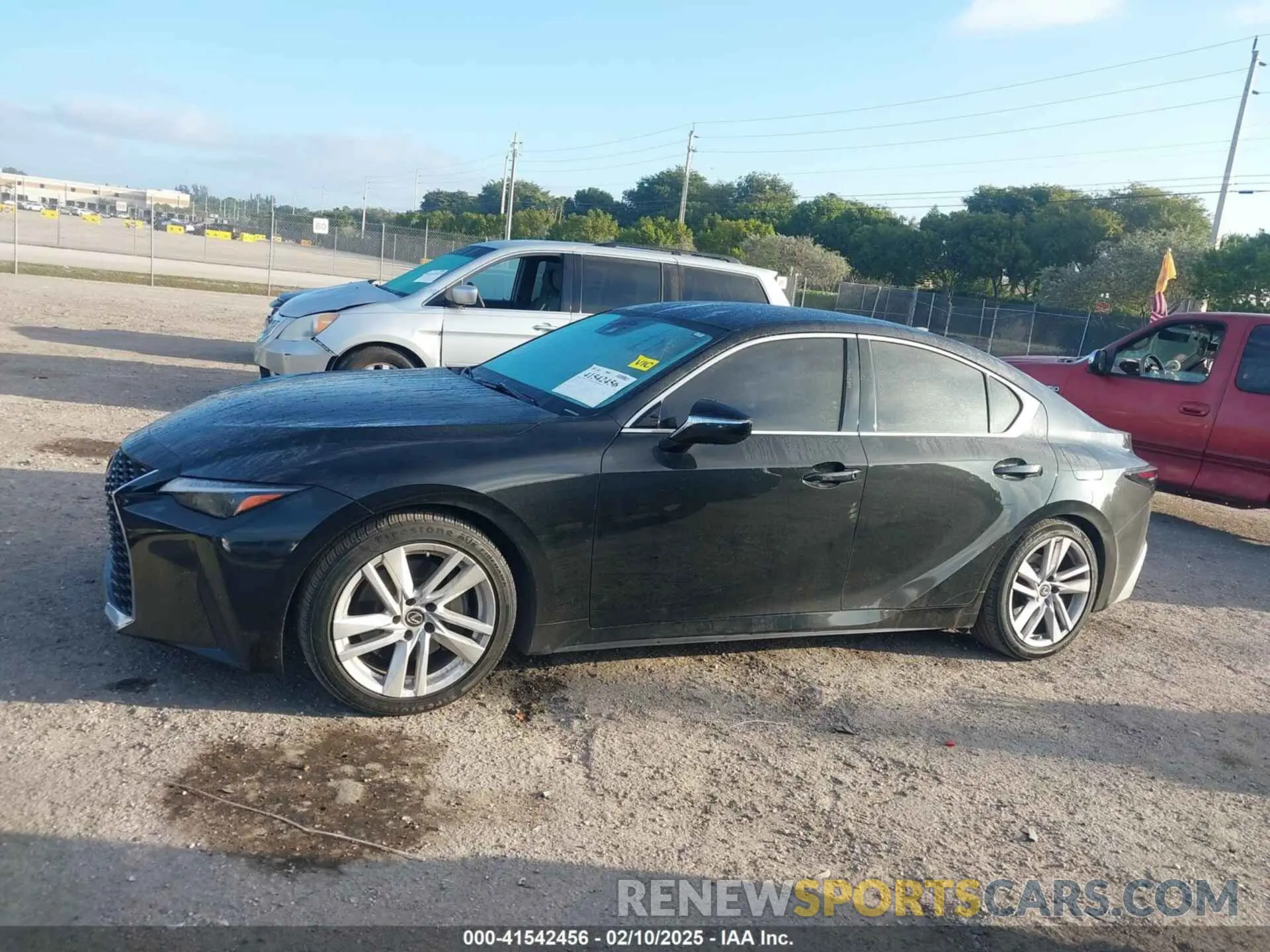 14 fotografías del automóvil dañado JTHAA1D21M5113448 LEXUS IS 300 2021