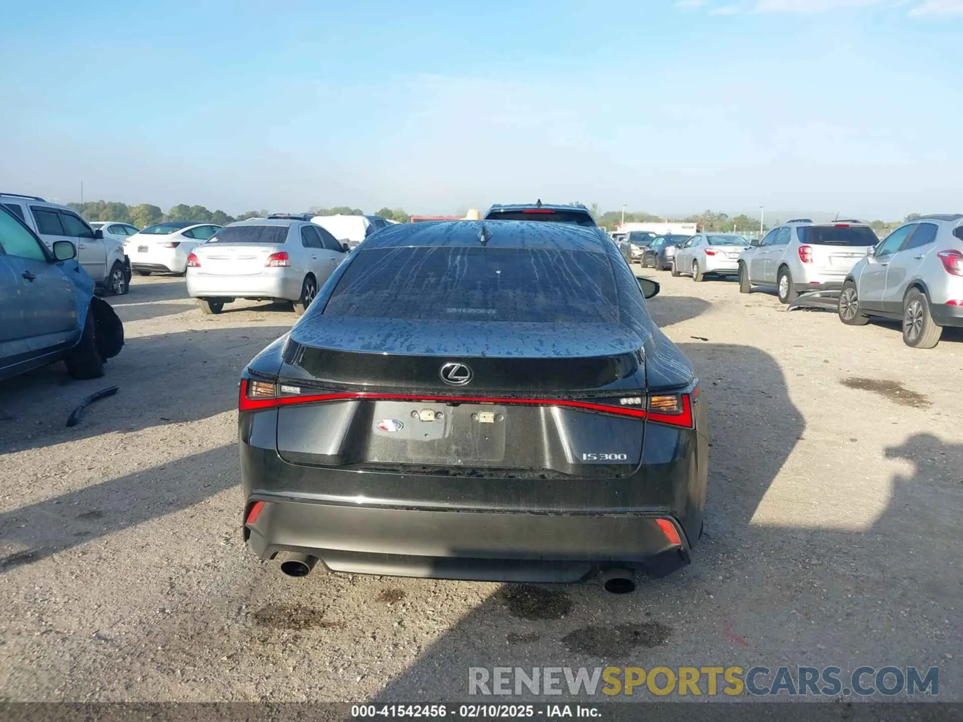 16 fotografías del automóvil dañado JTHAA1D21M5113448 LEXUS IS 300 2021