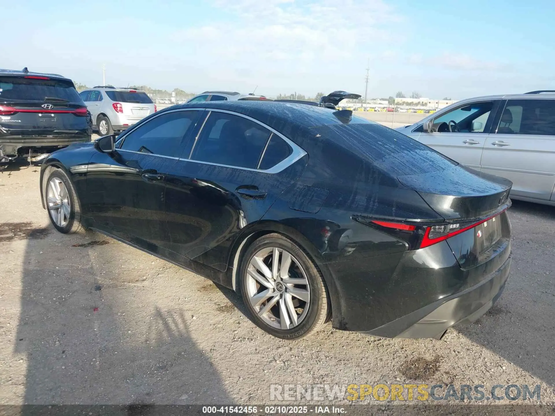 3 fotografías del automóvil dañado JTHAA1D21M5113448 LEXUS IS 300 2021