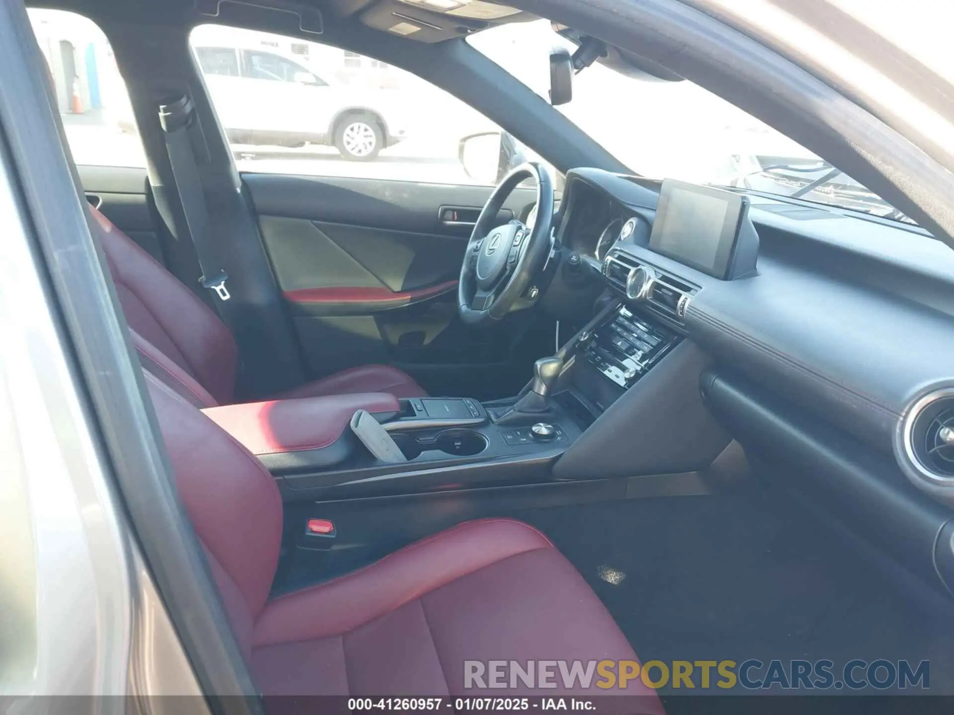 5 fotografías del automóvil dañado JTHAA1D22M5116679 LEXUS IS 300 2021