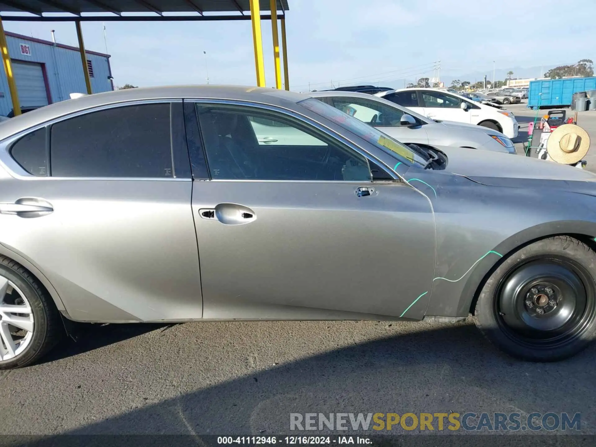 14 fotografías del automóvil dañado JTHAA1D25M5111881 LEXUS IS 300 2021