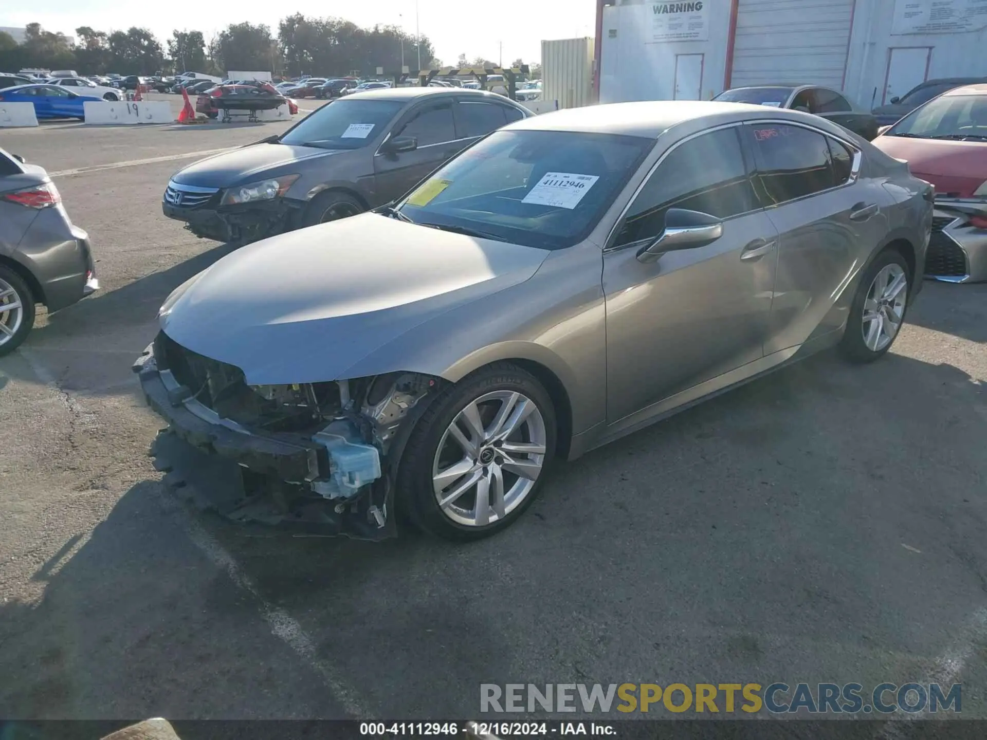 2 fotografías del automóvil dañado JTHAA1D25M5111881 LEXUS IS 300 2021