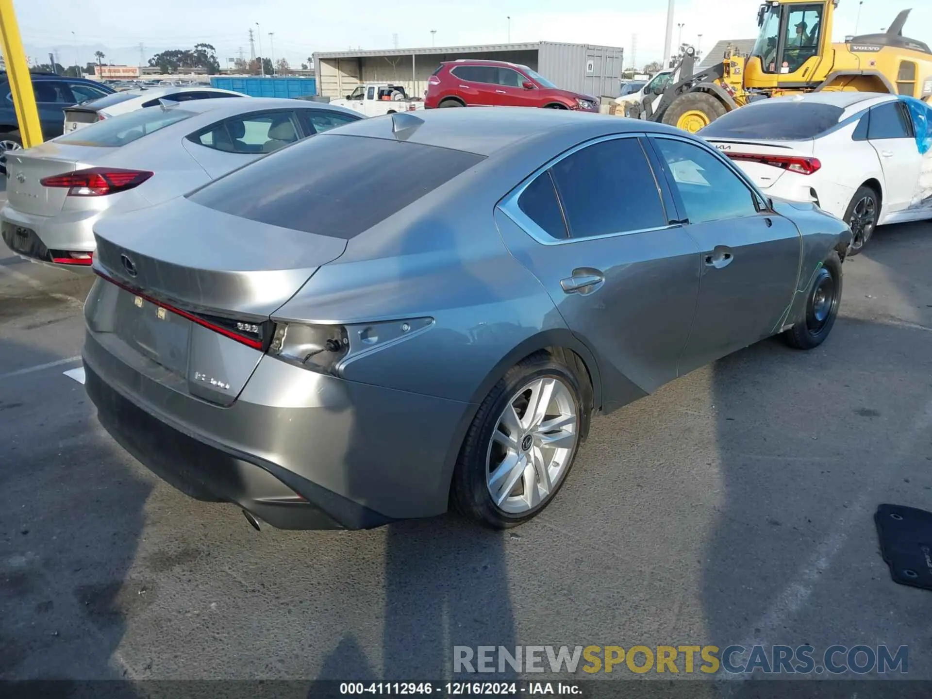 4 fotografías del automóvil dañado JTHAA1D25M5111881 LEXUS IS 300 2021