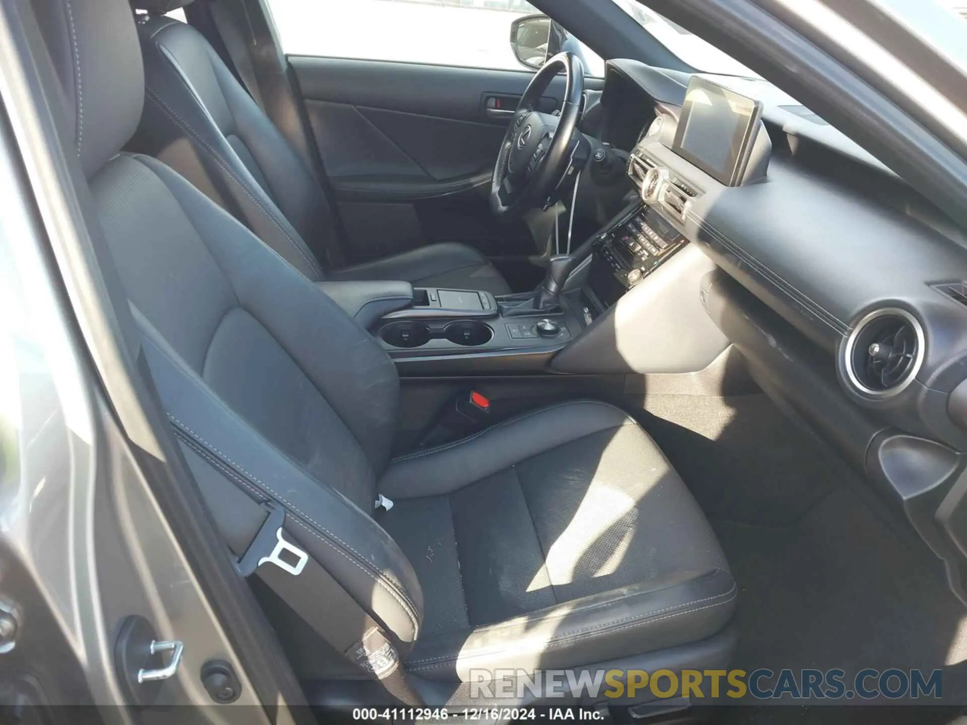 5 fotografías del automóvil dañado JTHAA1D25M5111881 LEXUS IS 300 2021