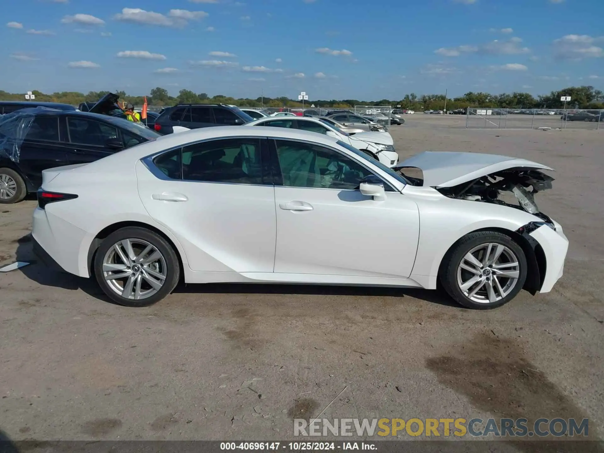 13 fotografías del automóvil dañado JTHAA1D26M5111470 LEXUS IS 300 2021